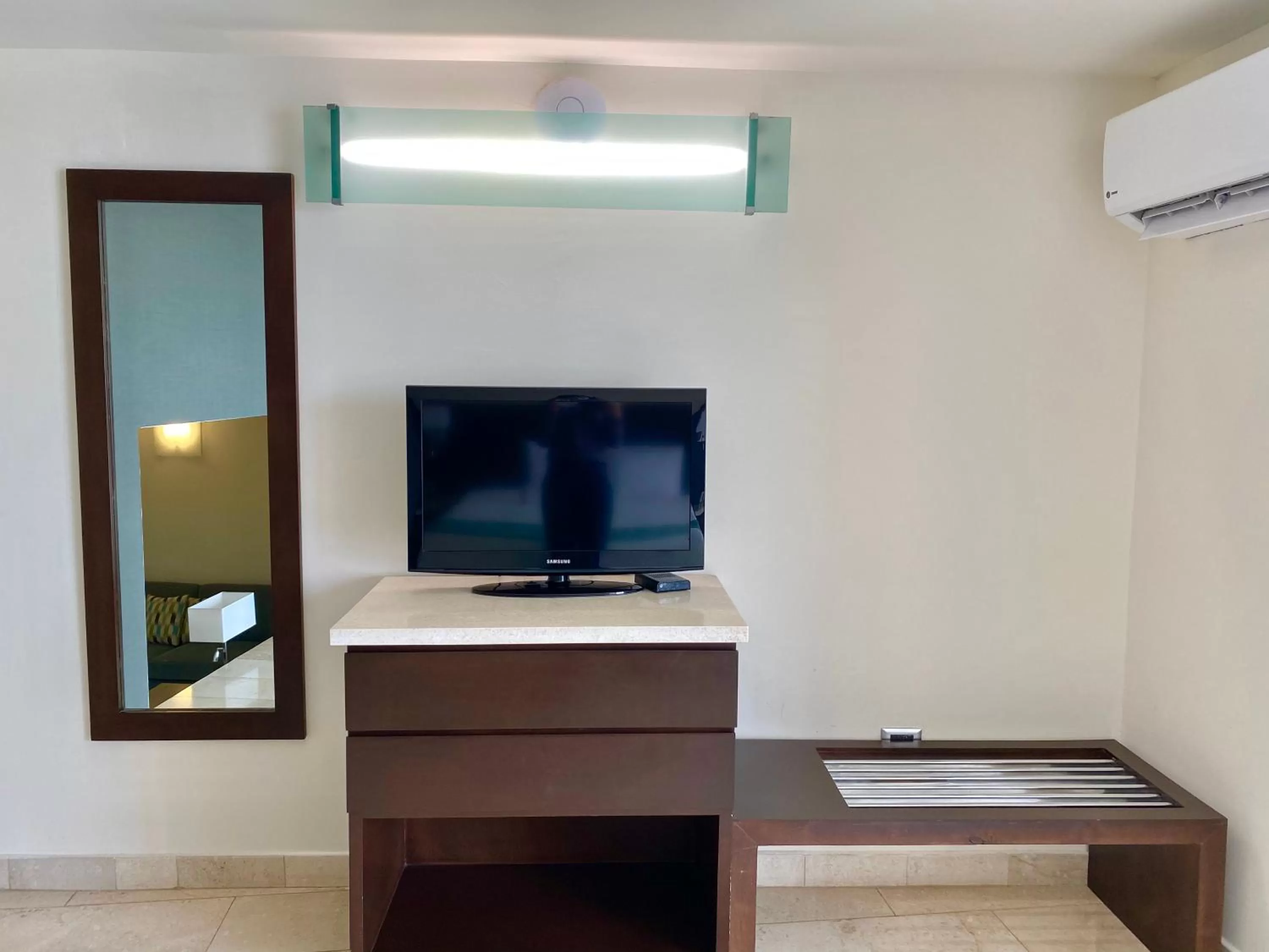 TV and multimedia in Seven Crown La Paz Malecon