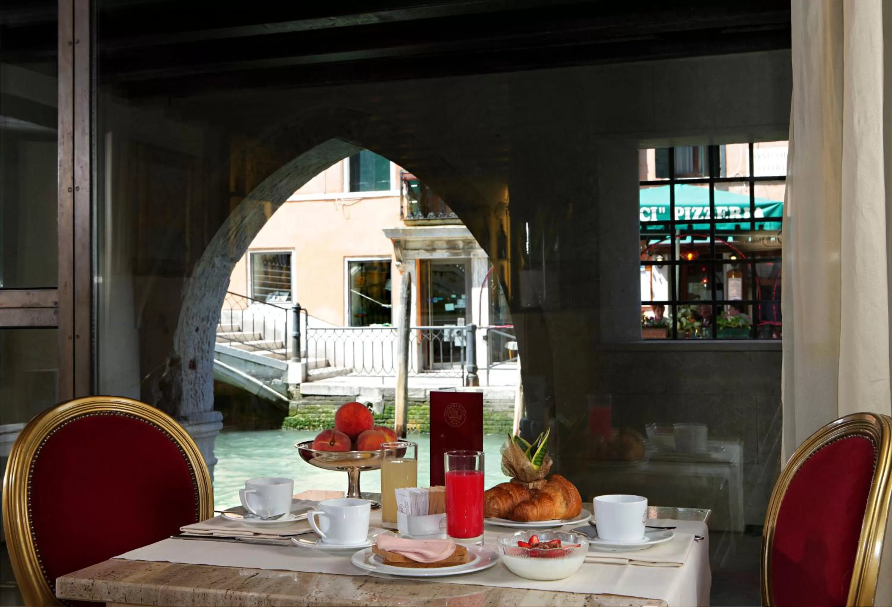 Restaurant/places to eat in Hotel Liassidi Palace