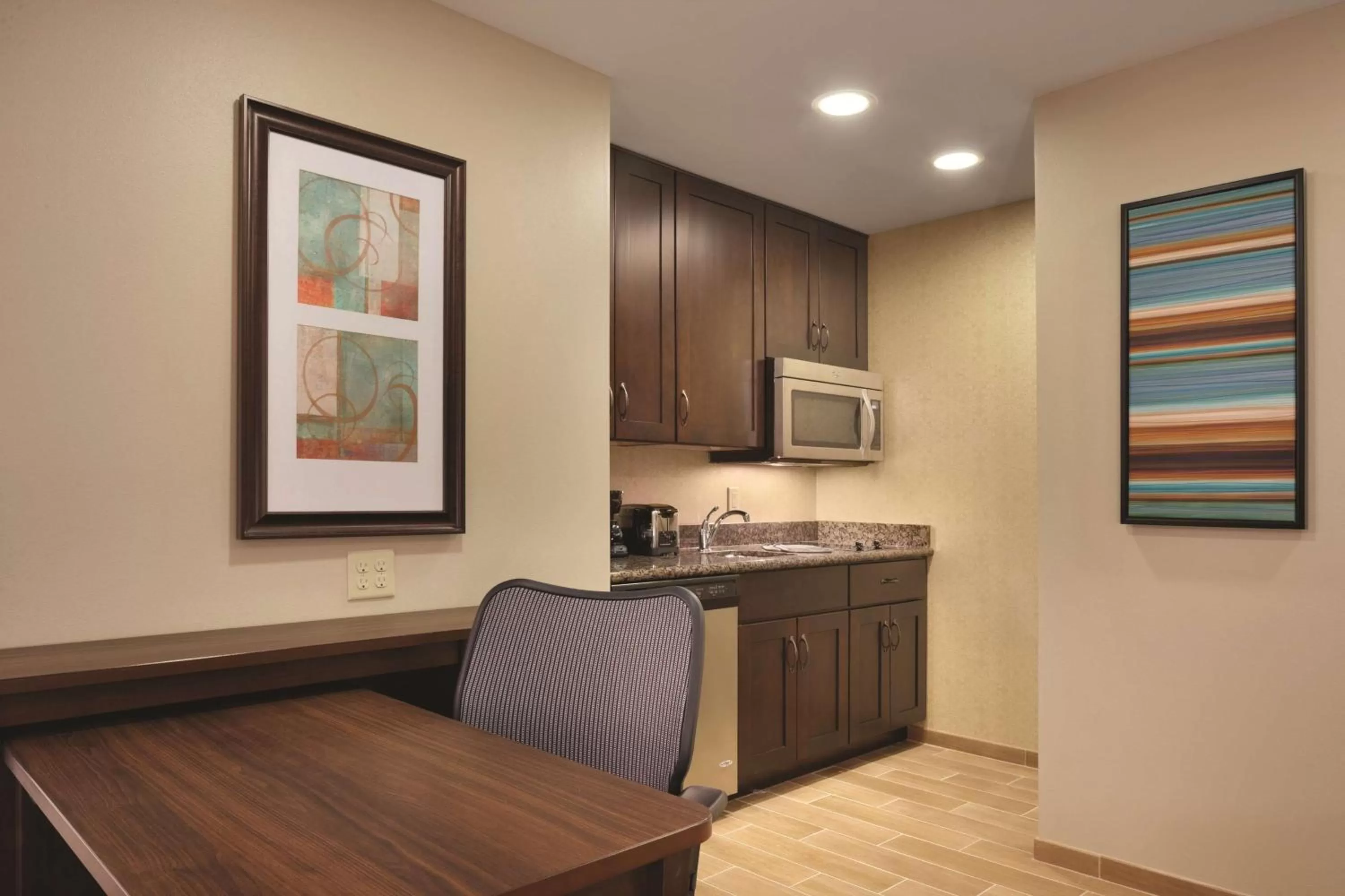 Coffee/tea facilities in Homewood Suites by Hilton Kalamazoo-Portage