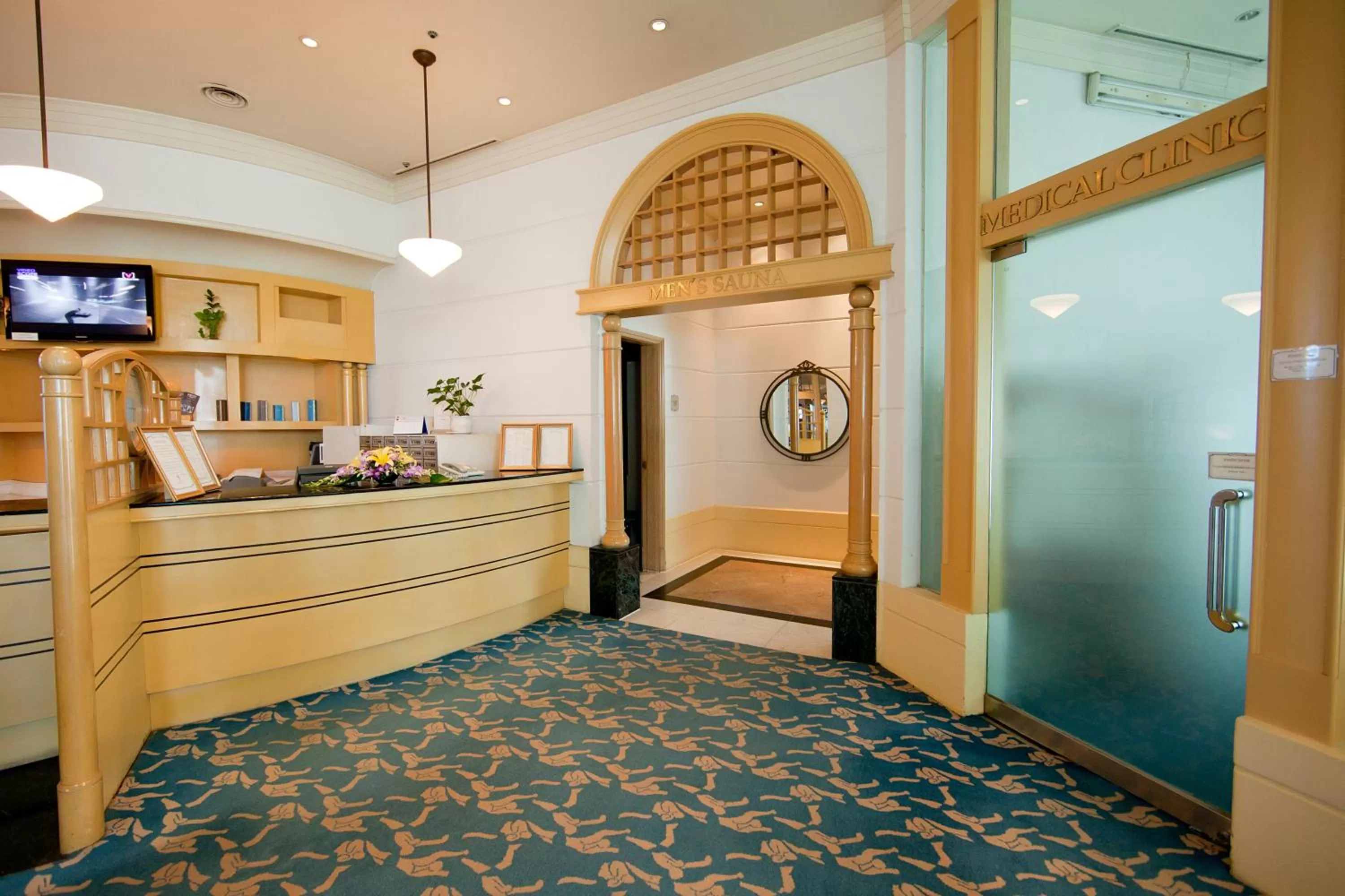 Property building, Bed in Hanoi Daewoo Hotel