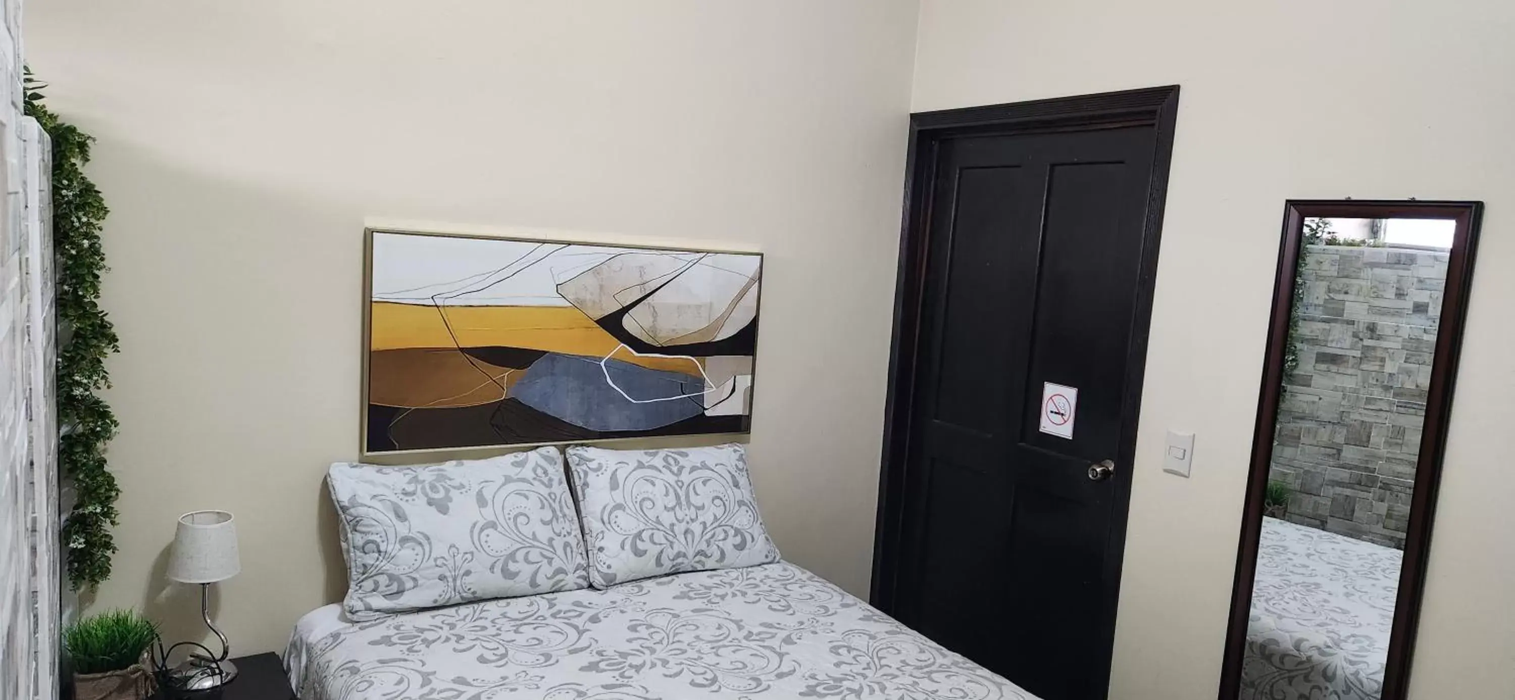 Standard Single Room - single occupancy in Casa Altamira Standard Single Room - single occupancy in Casa Altamira