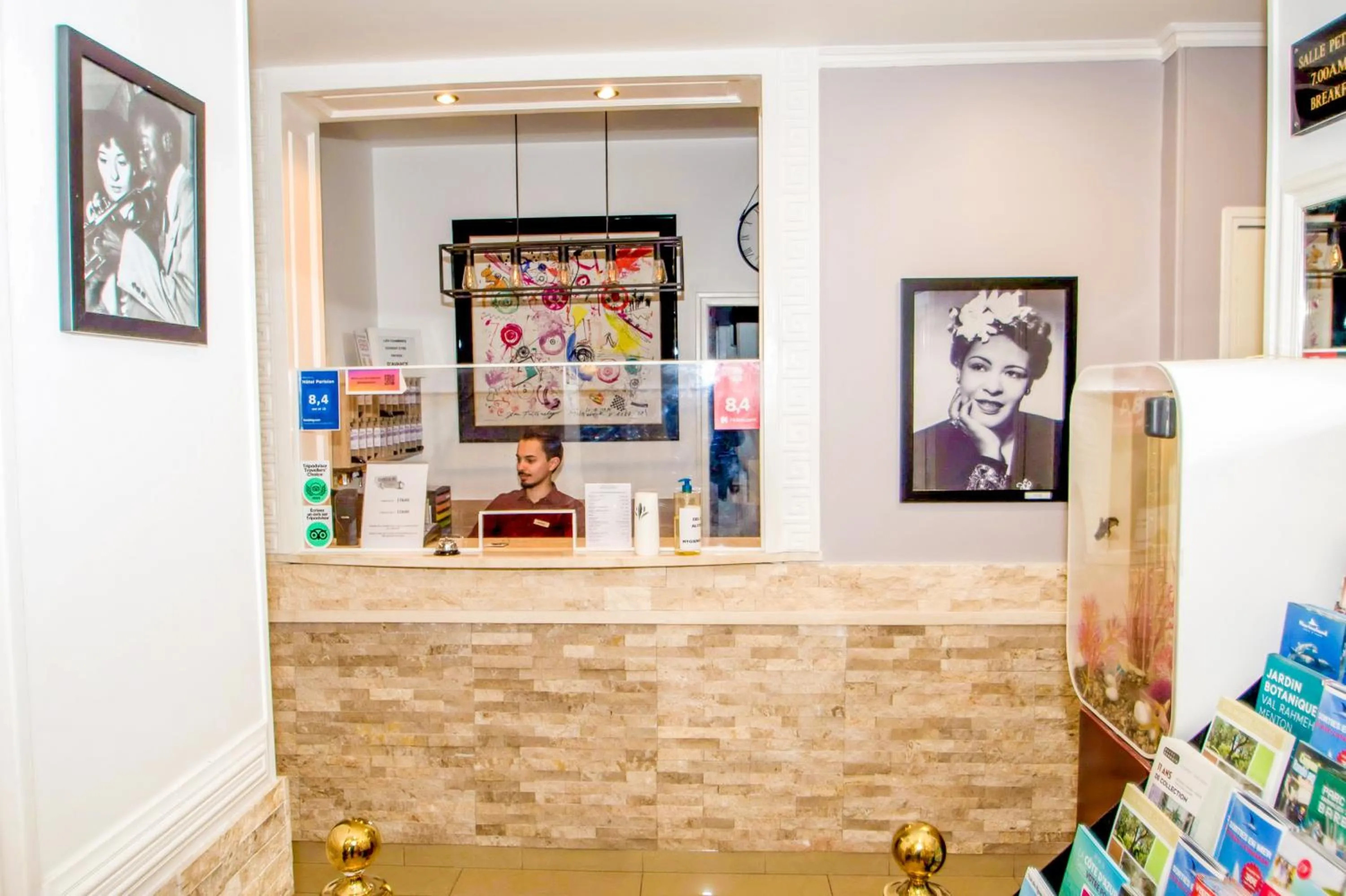 Lobby or reception in Hôtel Parisien