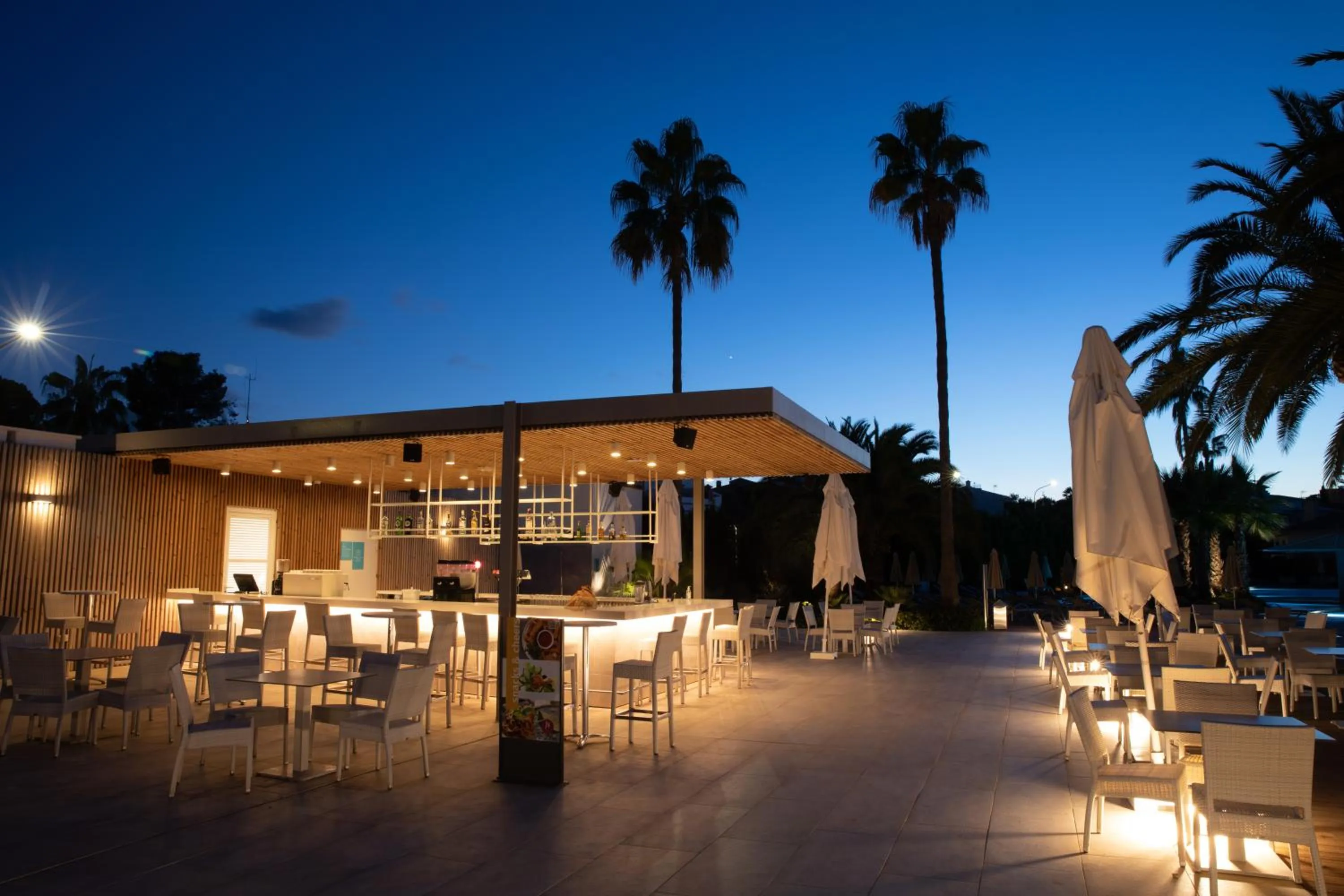 Lounge or bar in JS Portocolom Suites