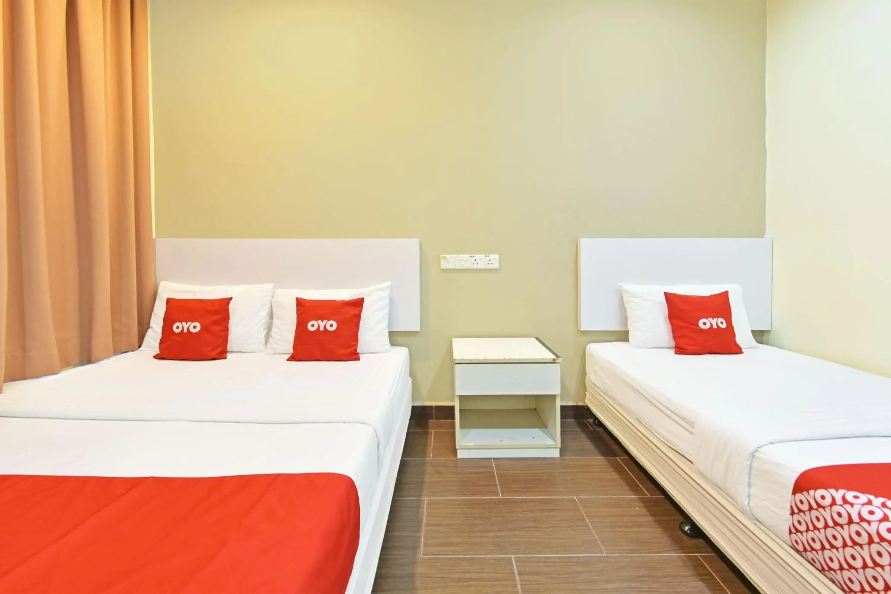 Deluxe Triple Room in OYO 90853 New Soho Hotel Deluxe Triple Room in OYO 90853 New Soho Hotel