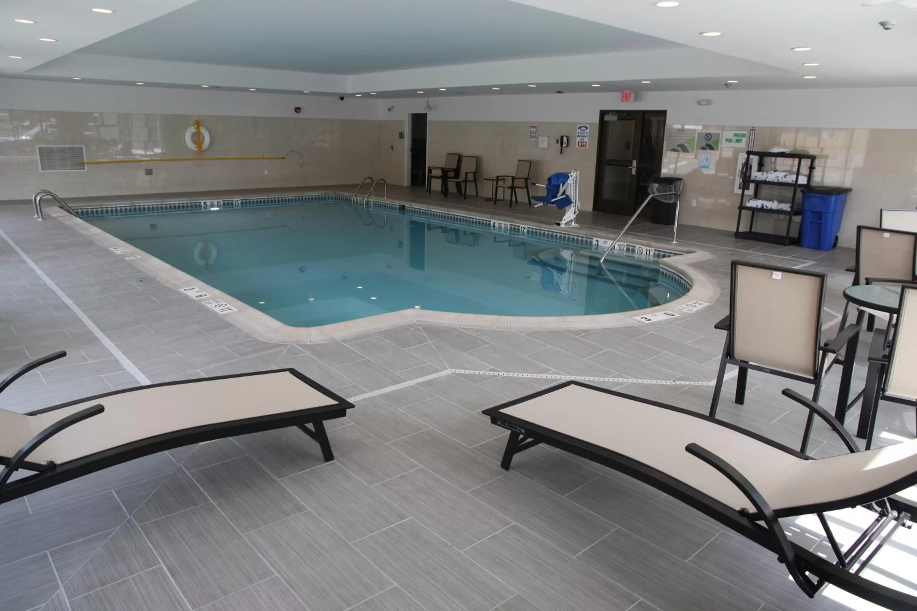 Swimming pool in Wingate by Wyndham Niagara Falls