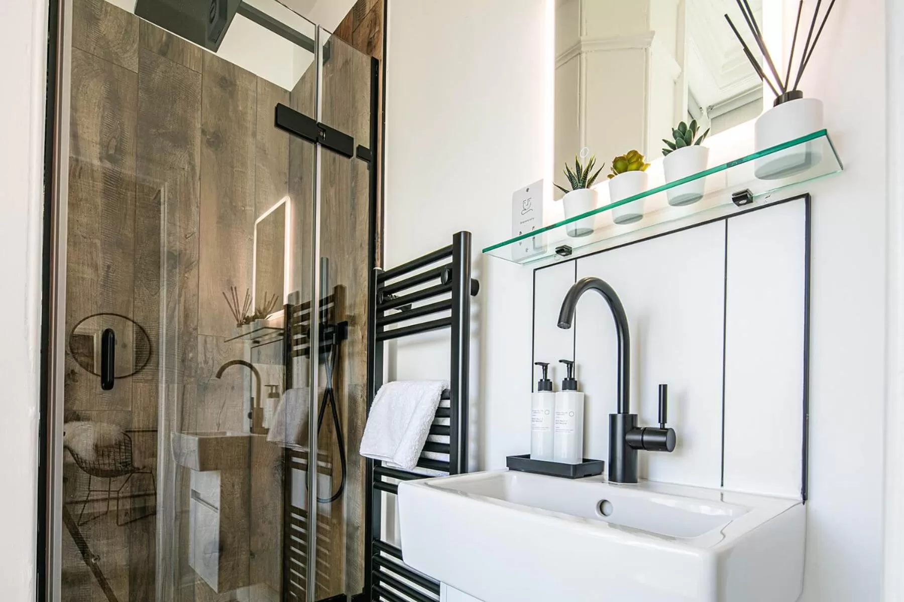 Shower in The Belmont - Harrogate Stays