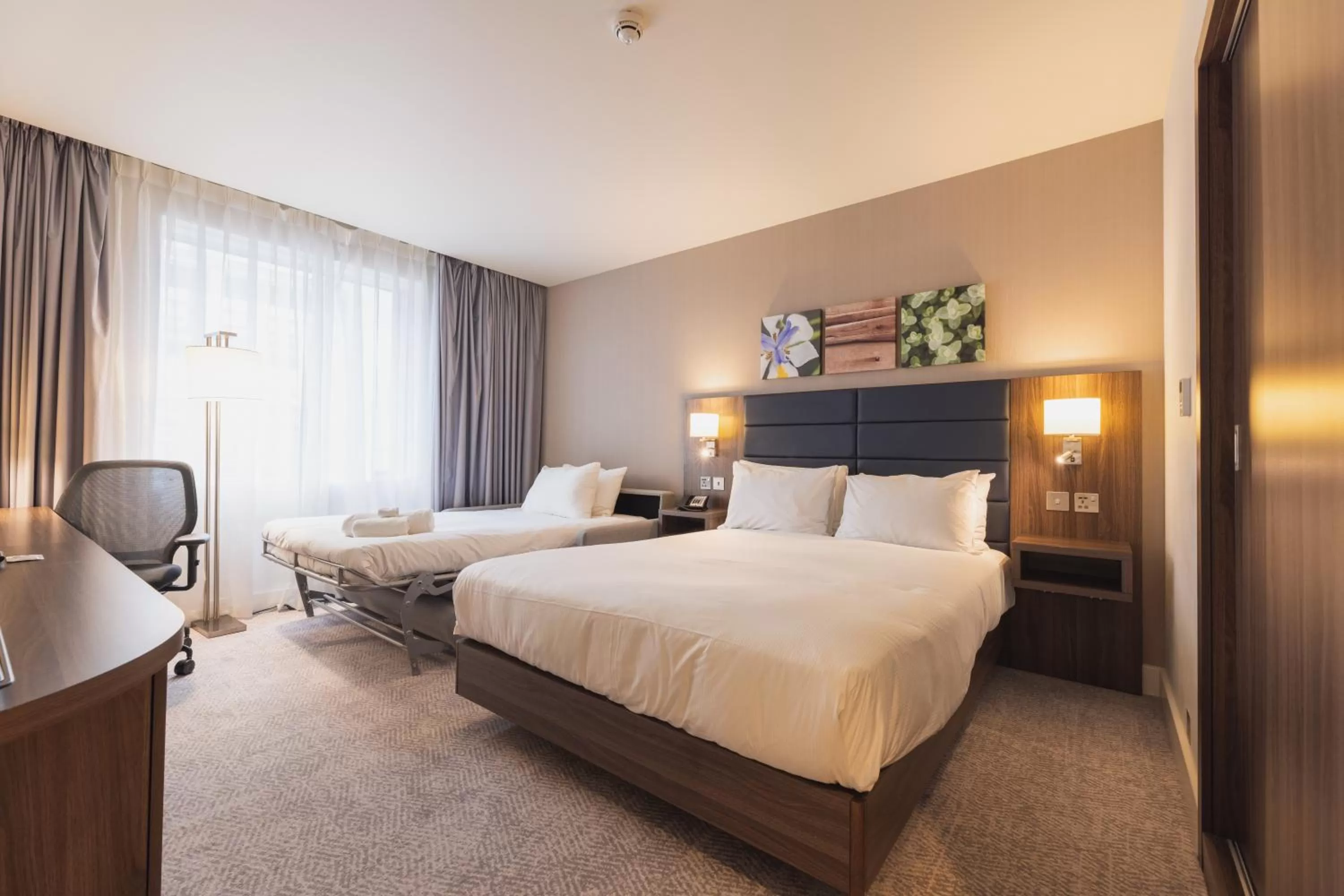 Bedroom, Bed in Hilton Garden Inn Birmingham Airport Uk