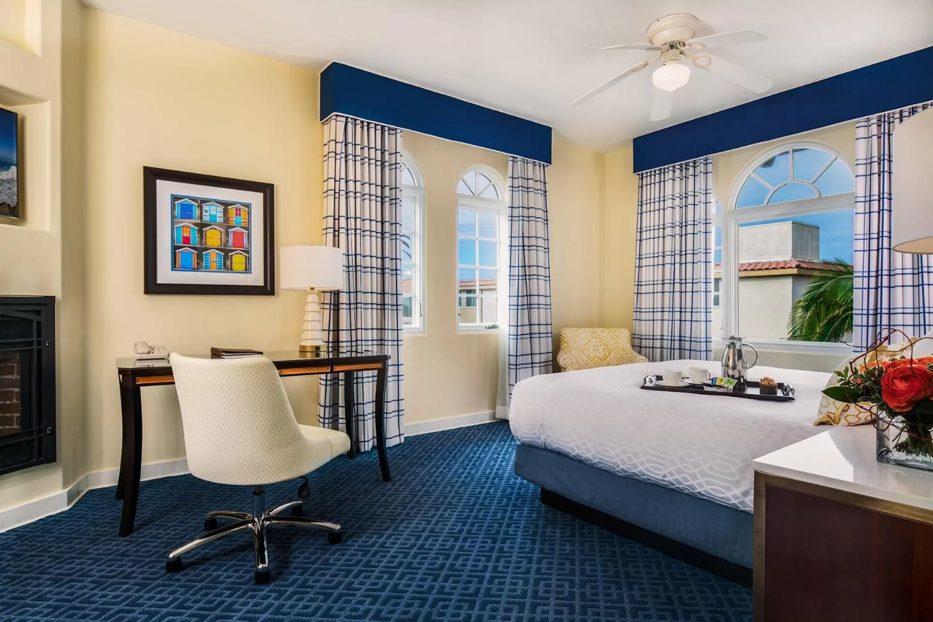 Bedroom, Bed in Grande Colonial La Jolla