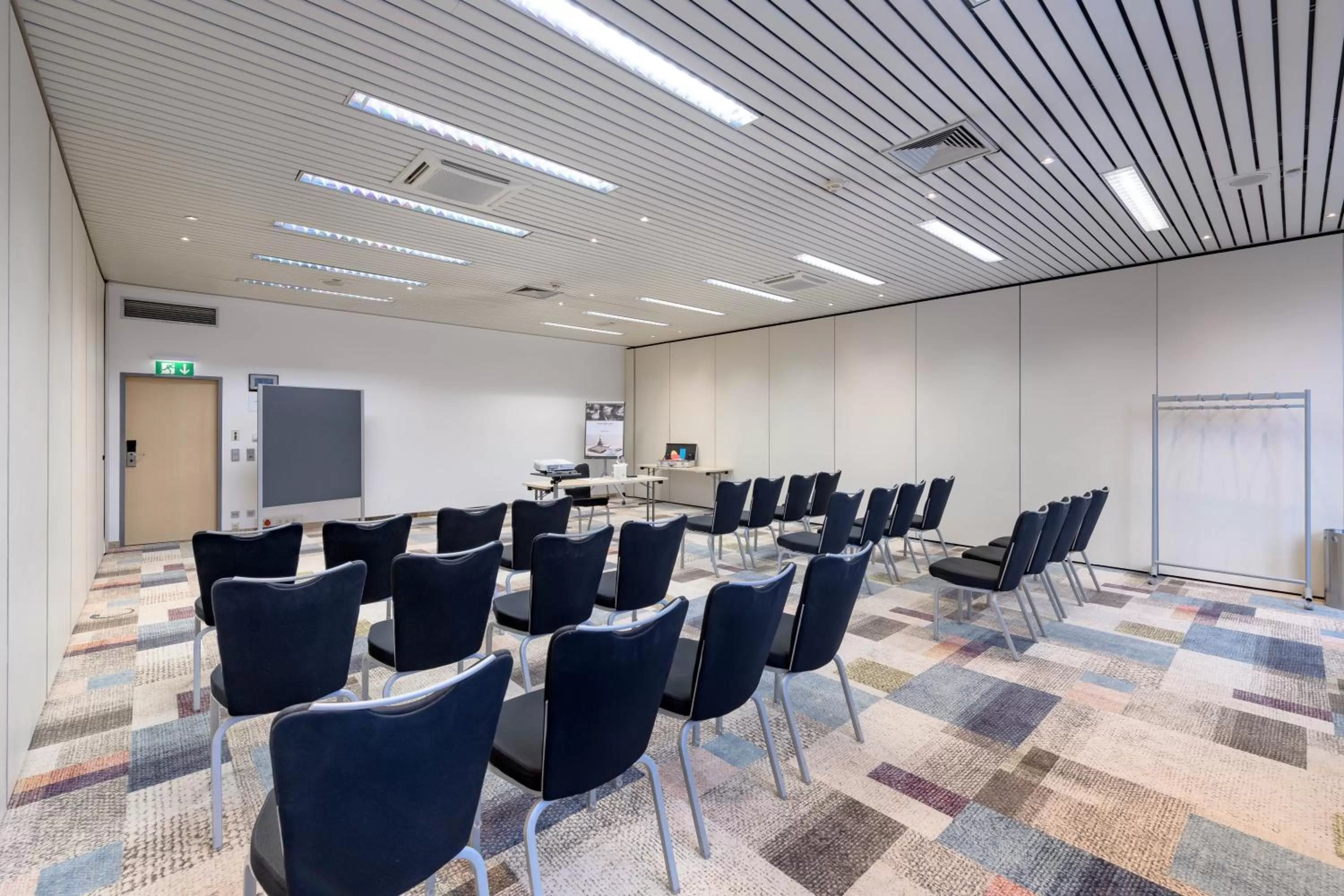 Meeting/conference room in Mercure Hotel Köln West