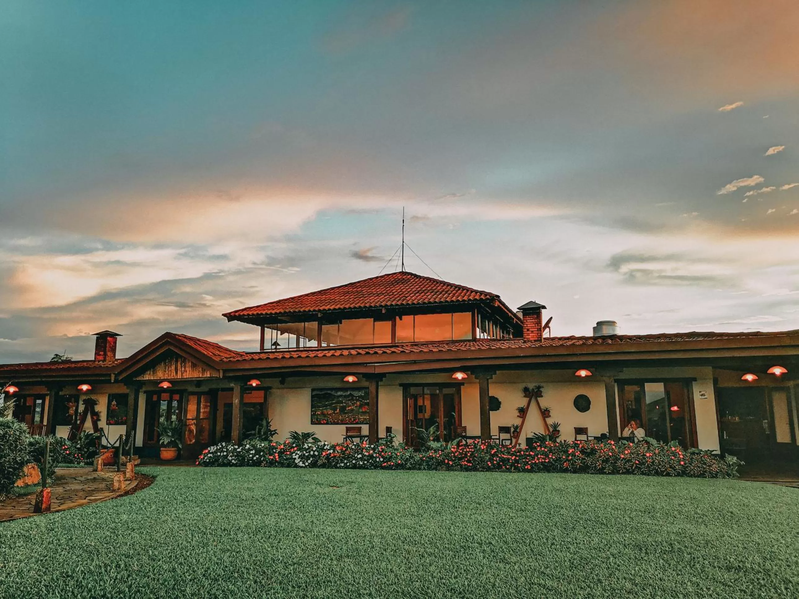 Villa Blanca Cloud Forest Hotel & Retreat