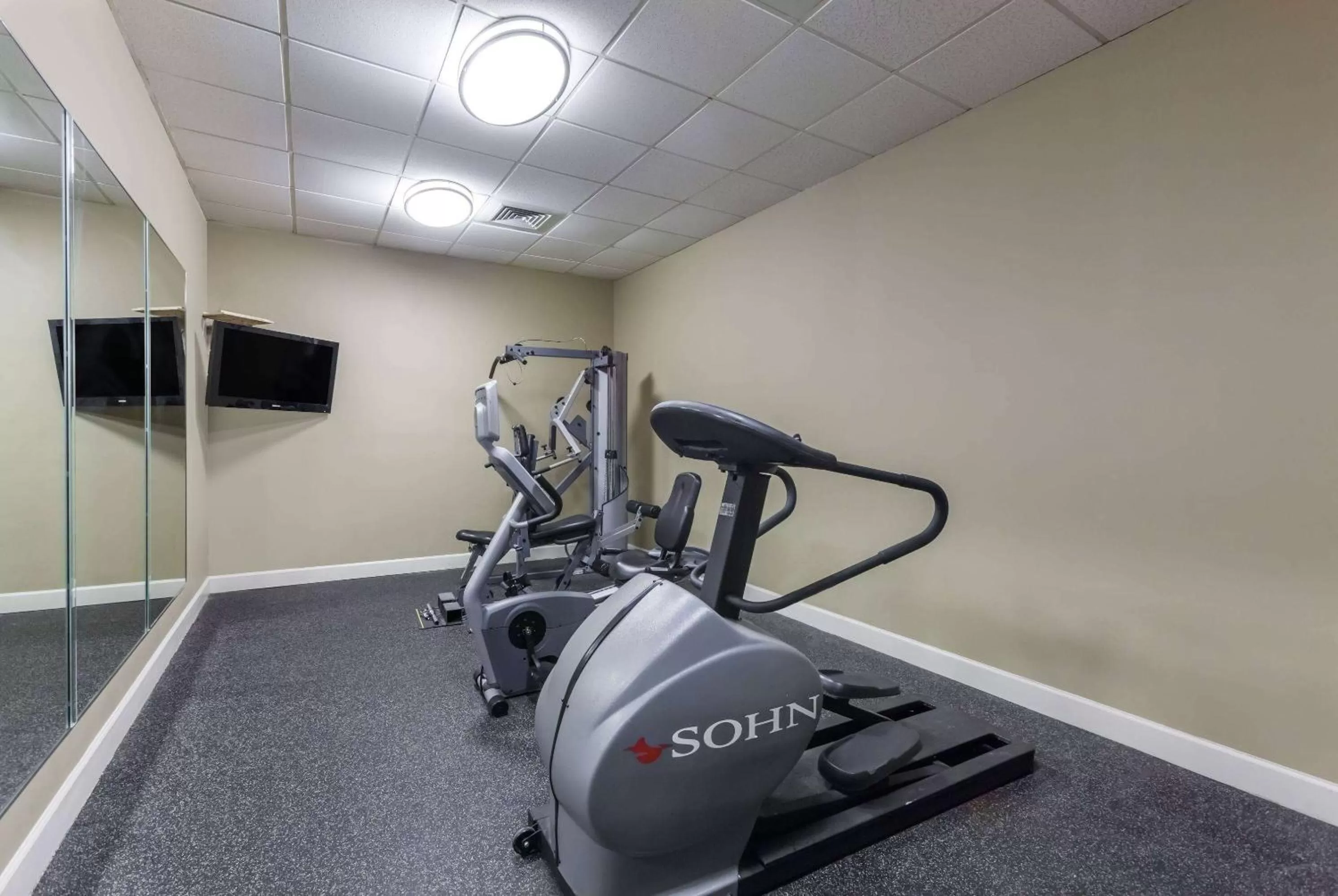 Fitness centre/facilities in Super 8 by Wyndham Atoka