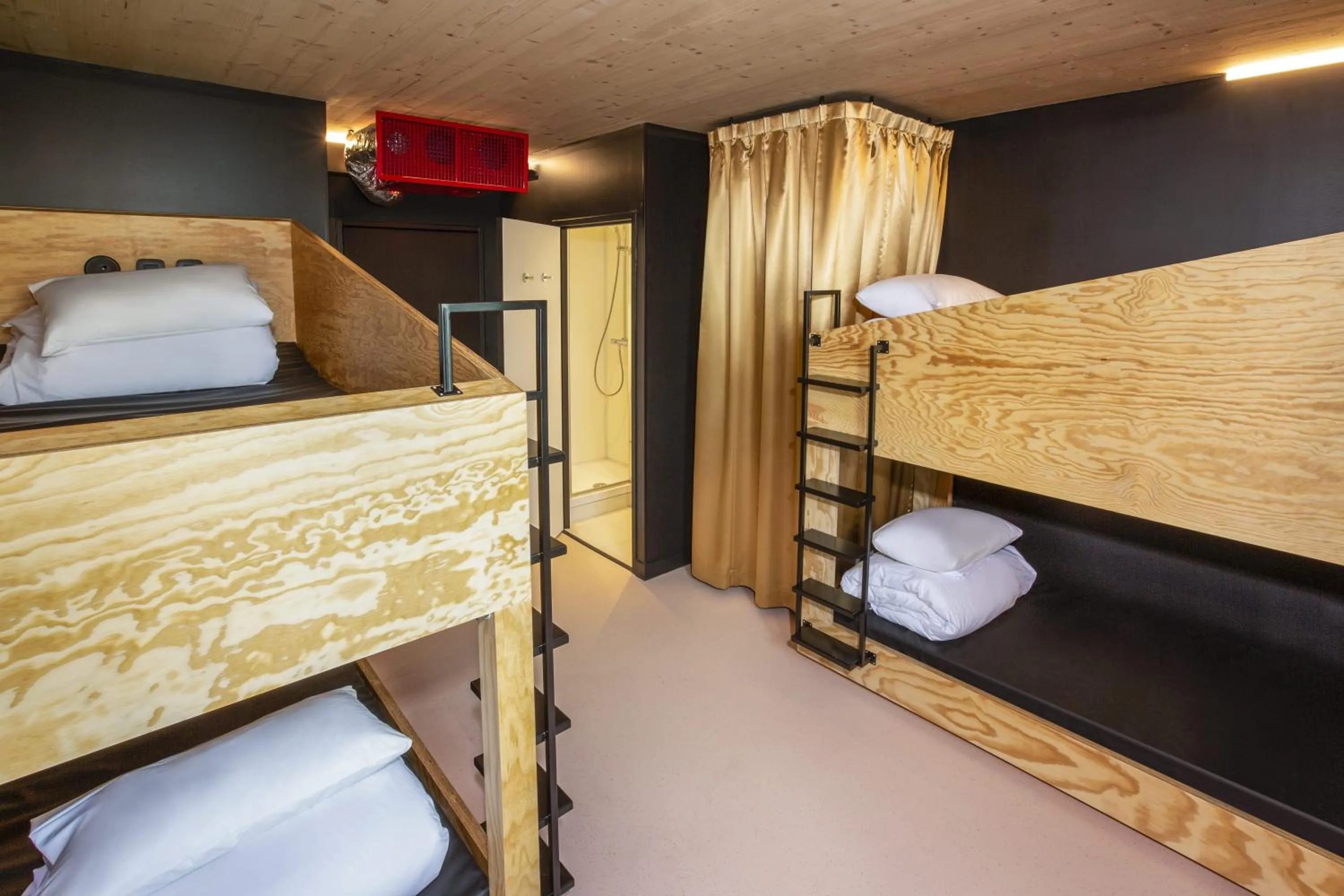 Bed in JO&JOE Paris Gentilly - Auberge de Jeunesse