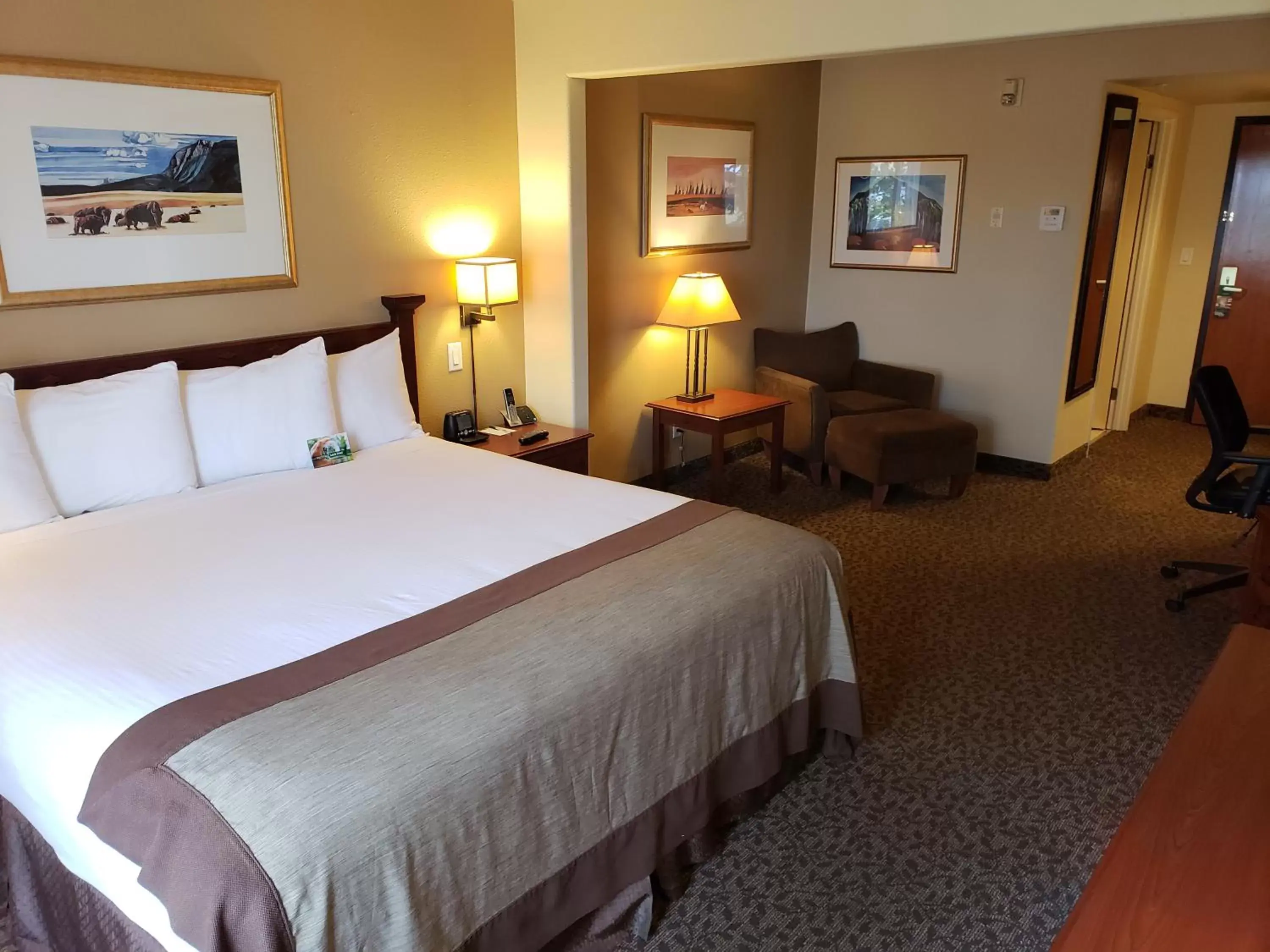 King Room in Wingate by Wyndham - Edmonton West King Room in Wingate by Wyndham - Edmonton West