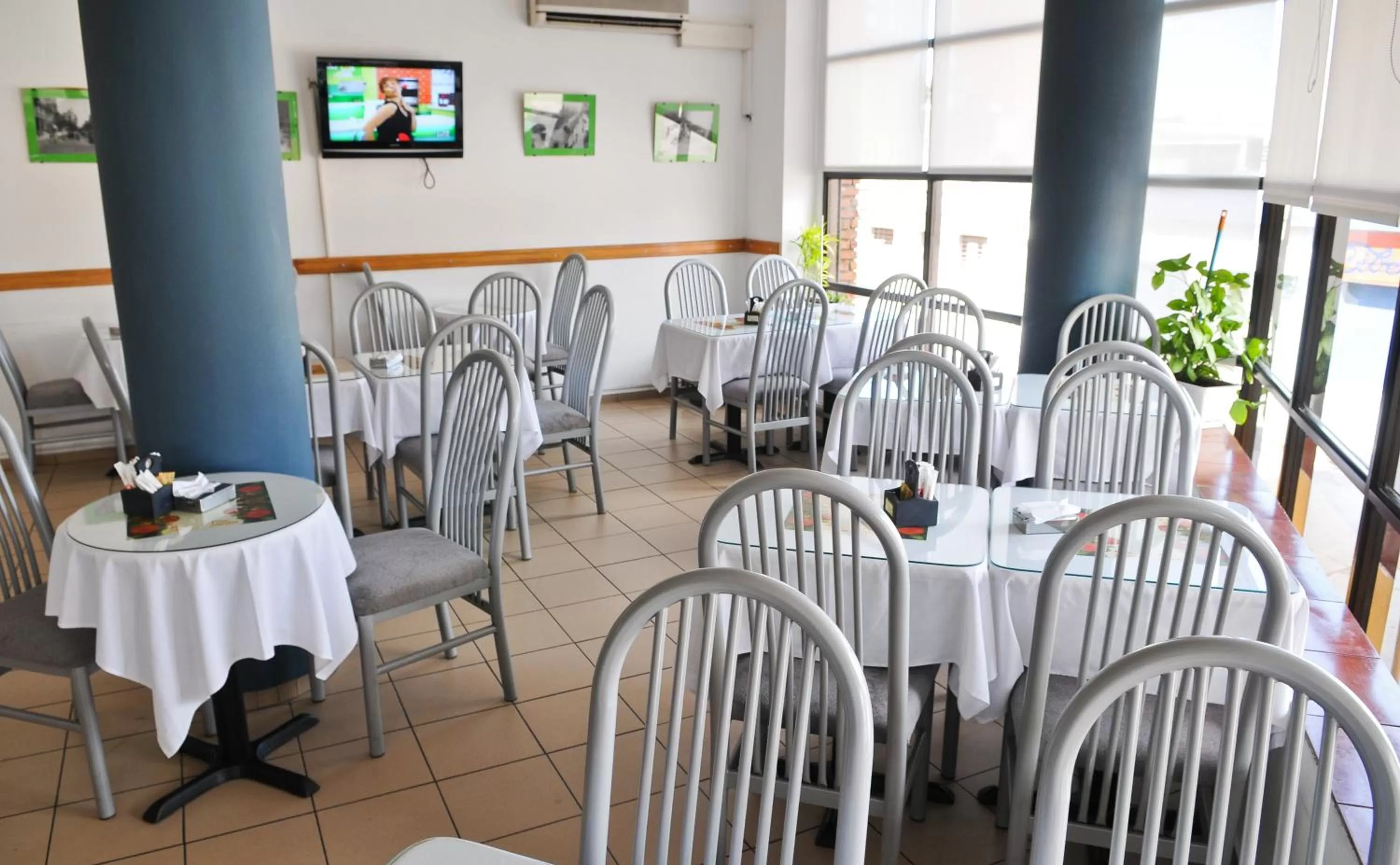 Restaurant/places to eat in Hotel Tres Cruces