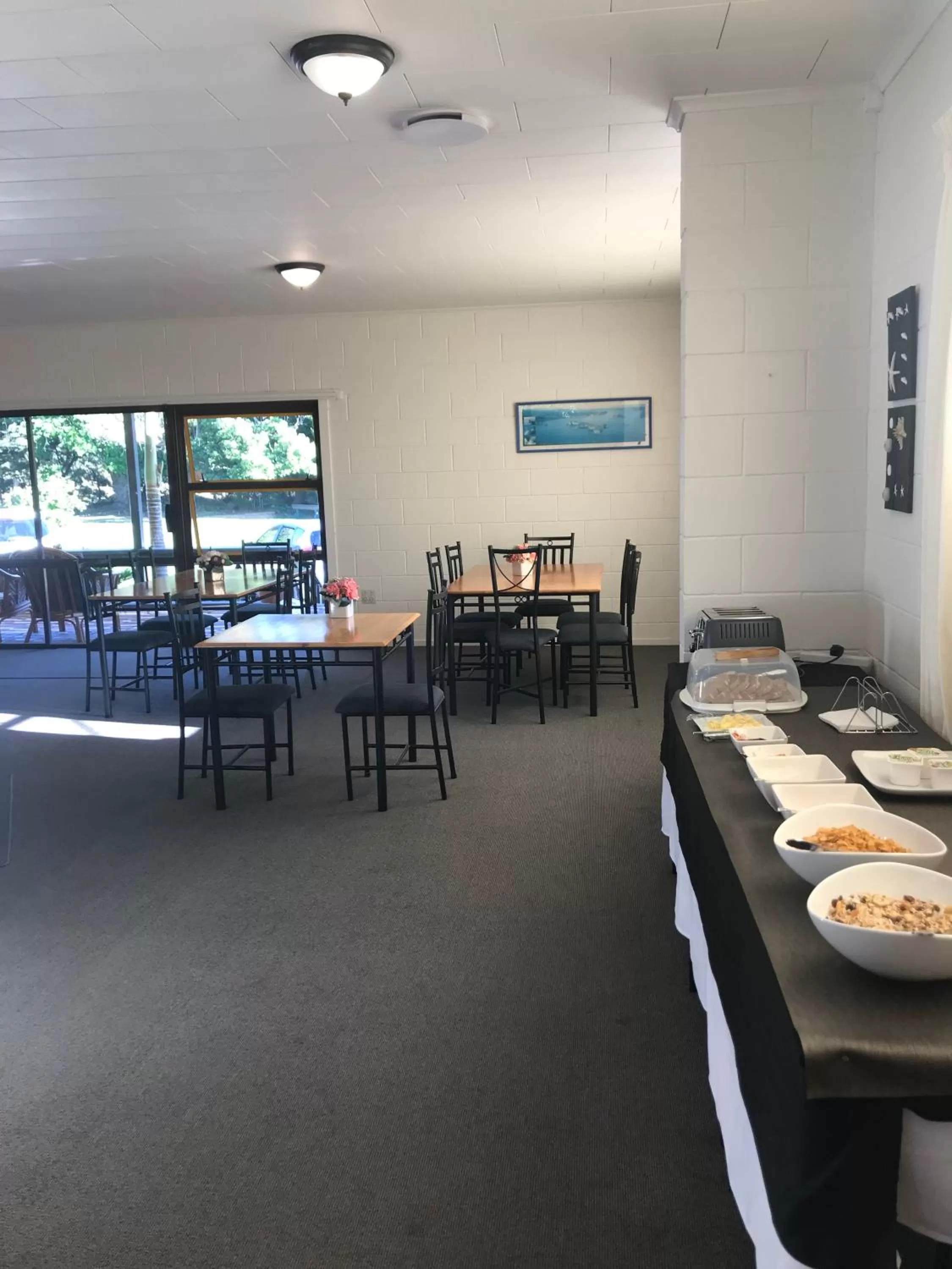Dining area in Aotearoa Lodge