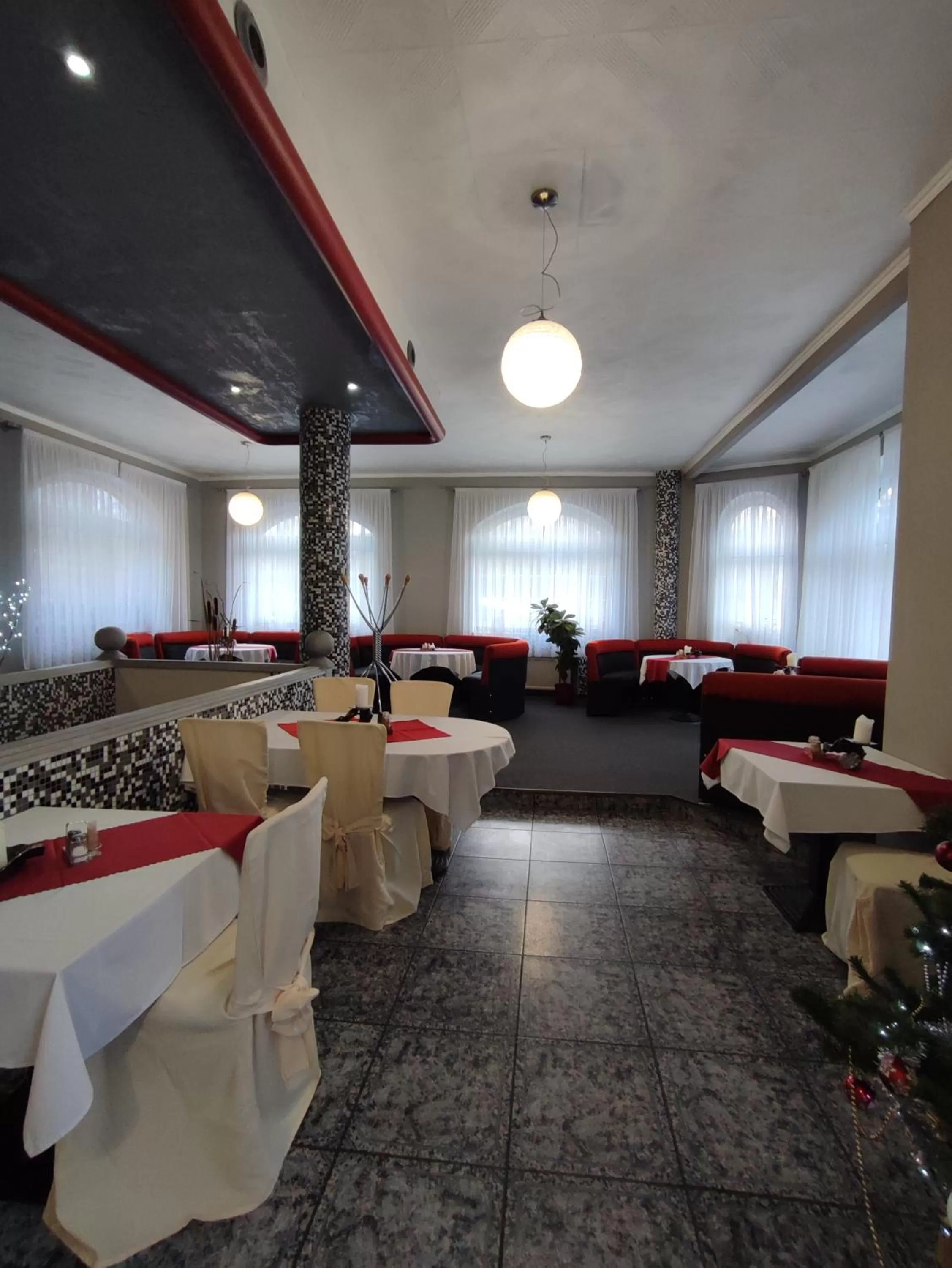 Restaurant/places to eat in Hotel Bohemia Excellent