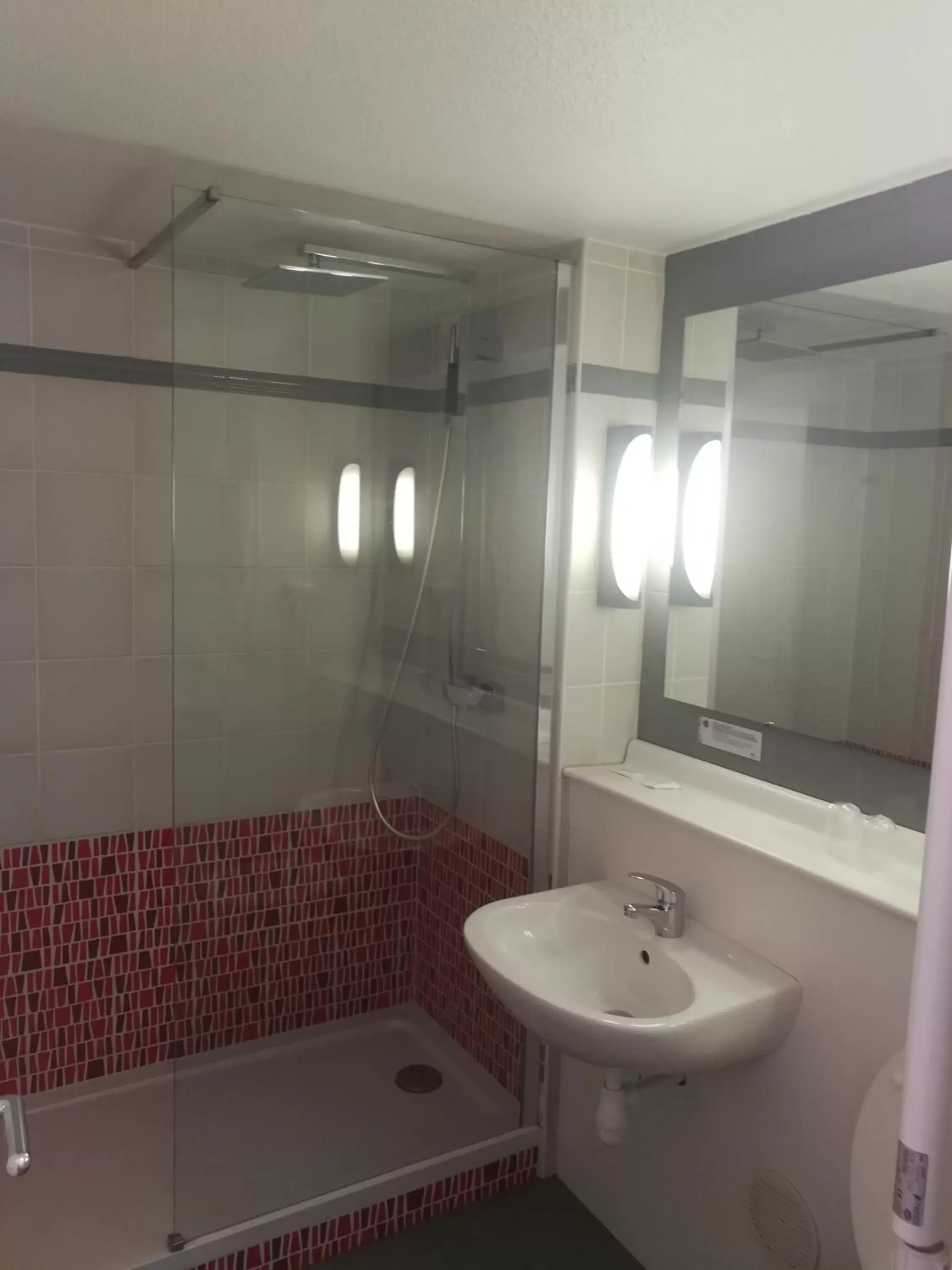 Double Room in The Originals City, Hôtel Restaurant Rouen Sud Oissel Double Room in The Originals City, Hôtel Restaurant Rouen Sud Oissel