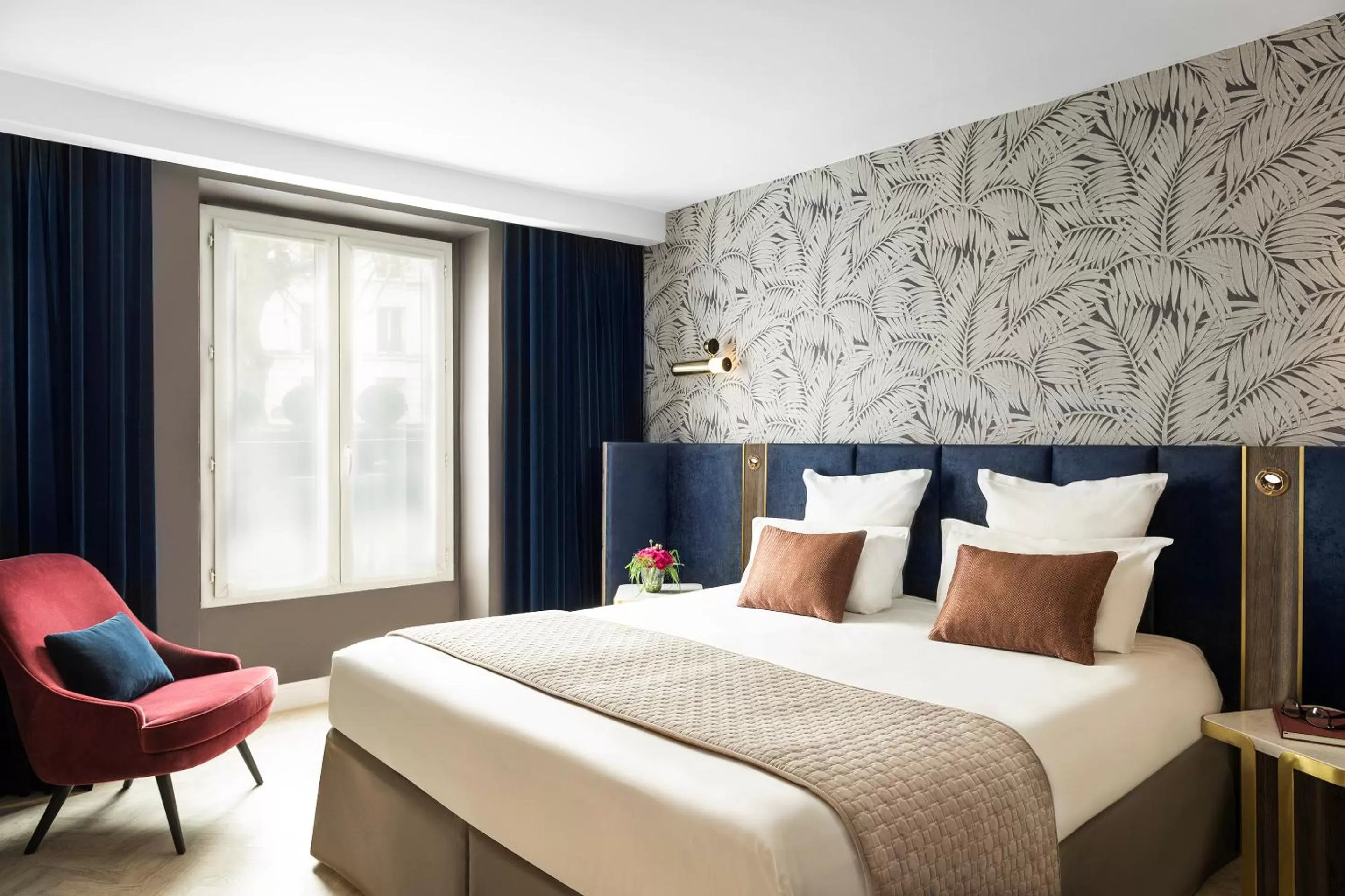 Bed in Hotel Opéra Opal