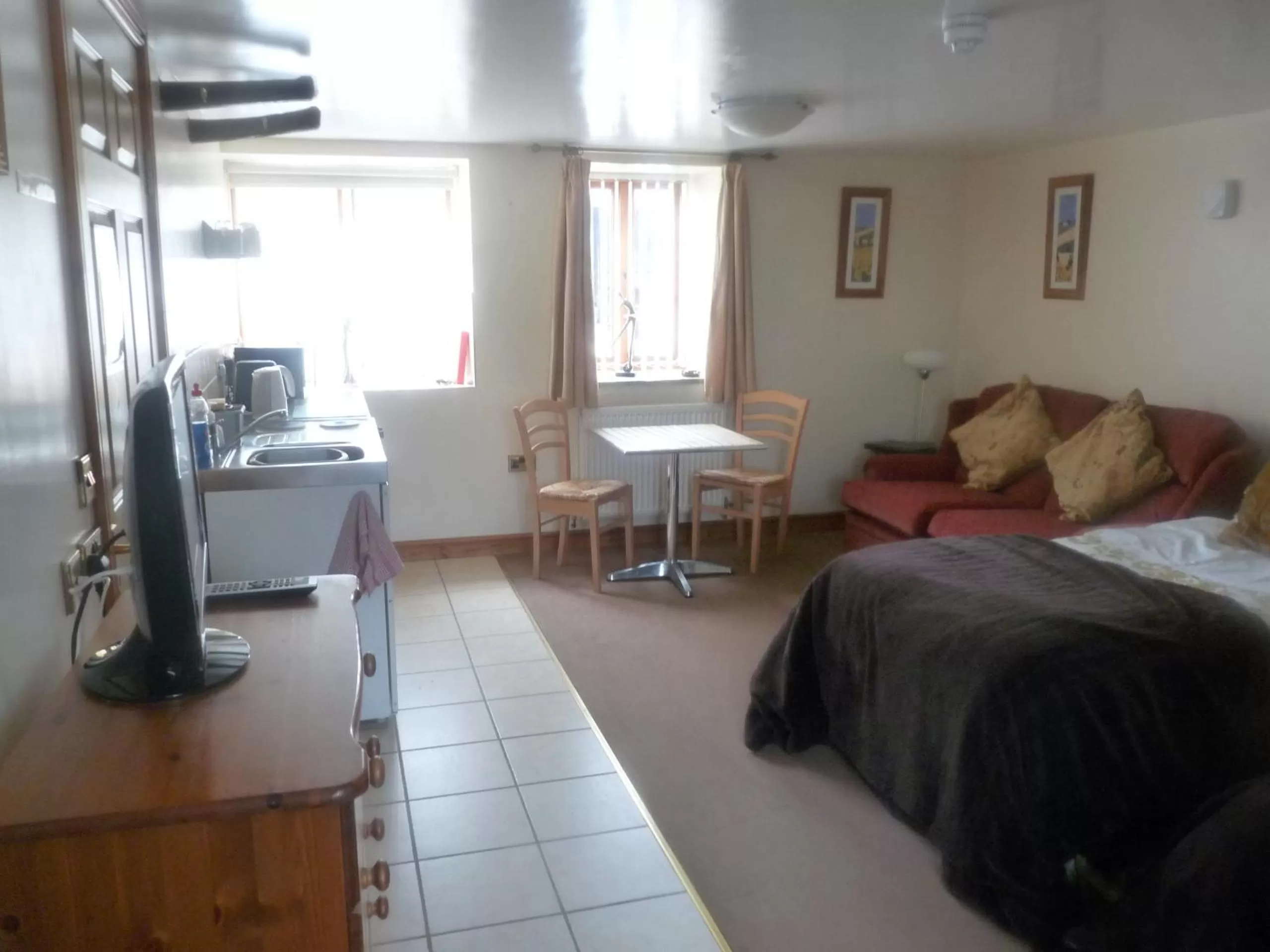 Photo of the whole room, Bed in Oakenholt Farm Bed and Breakfast