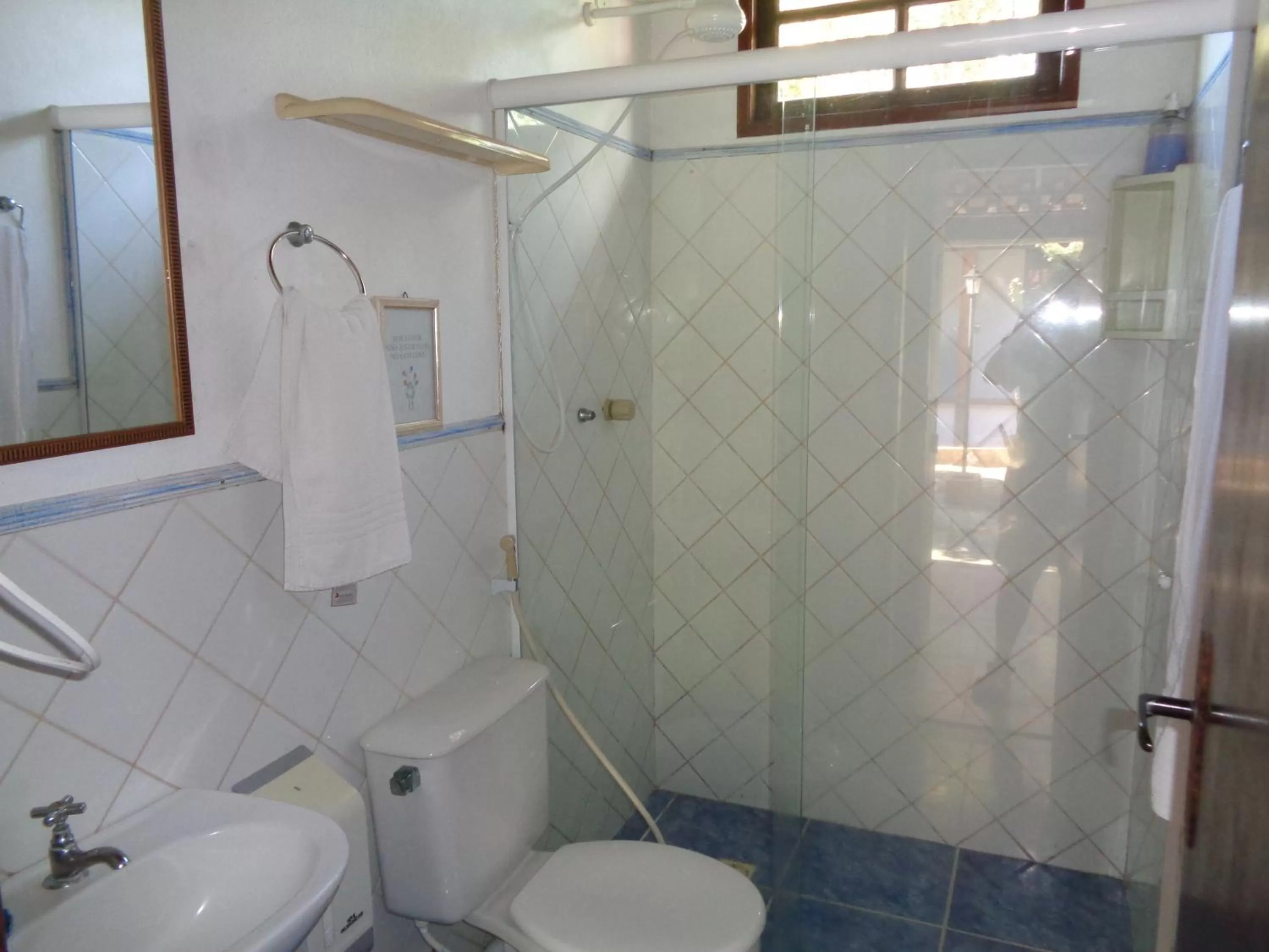 Bathroom in Pousada Barcarola