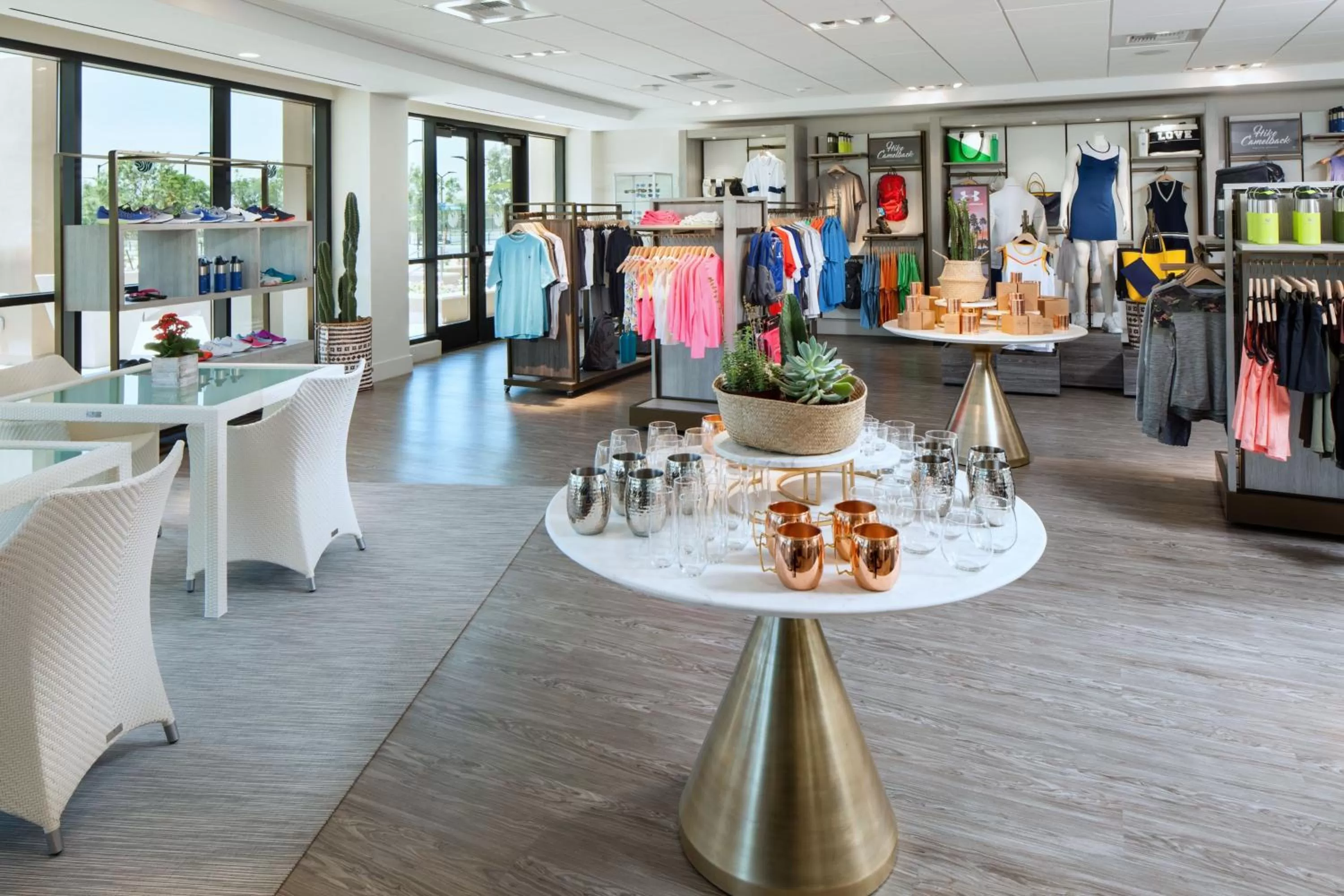 Tennis court in The Phoenician, a Luxury Collection Resort, Scottsdale