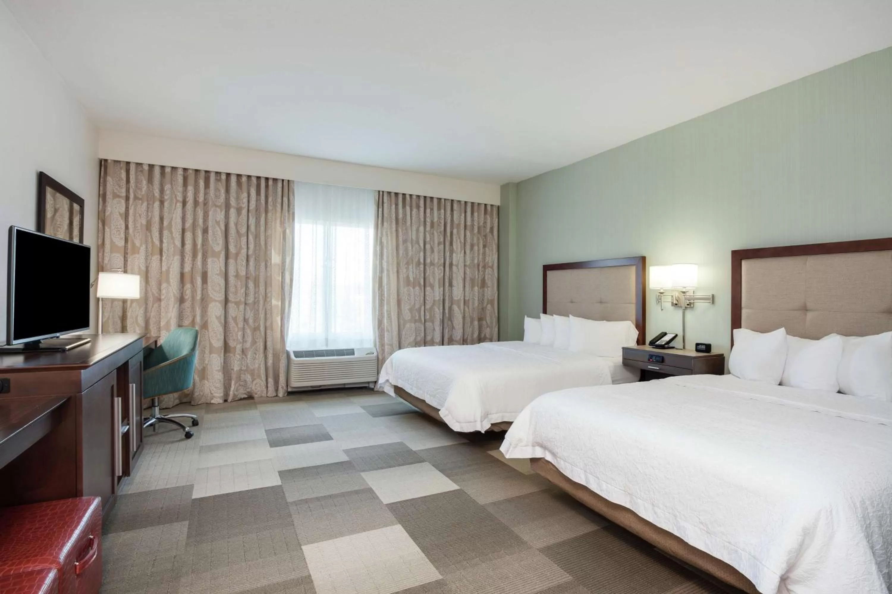 Bed in Hampton Inn & Suites - DeLand