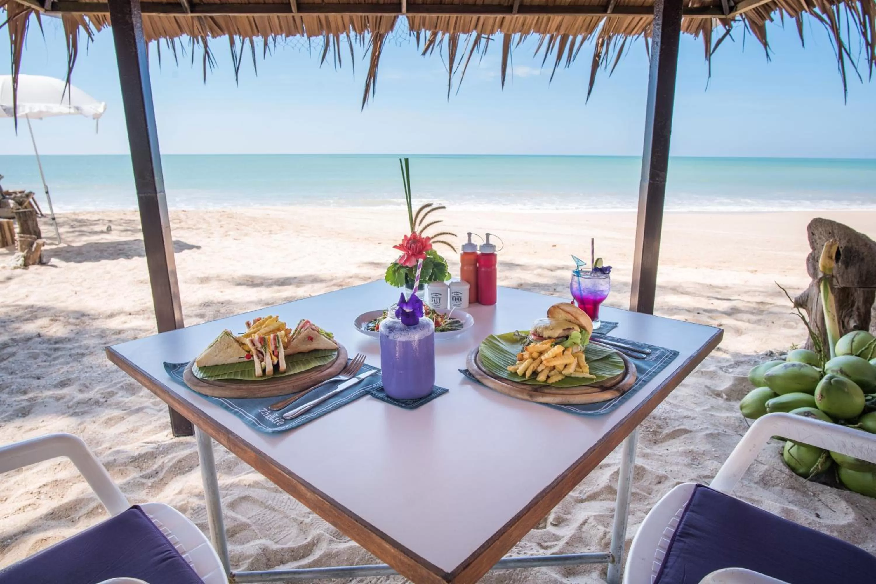 Restaurant/places to eat in ThaiLife Wellness & Meditation Resort- SHA Plus