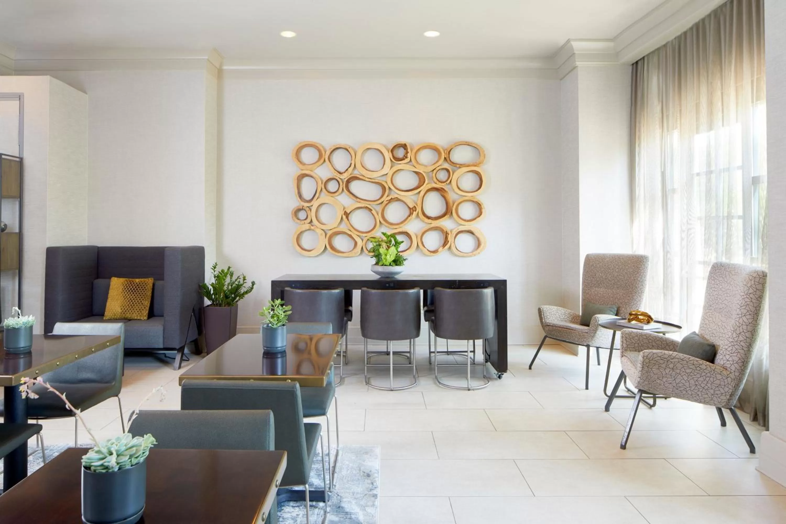 Lounge or bar in Atlanta Marriott Alpharetta