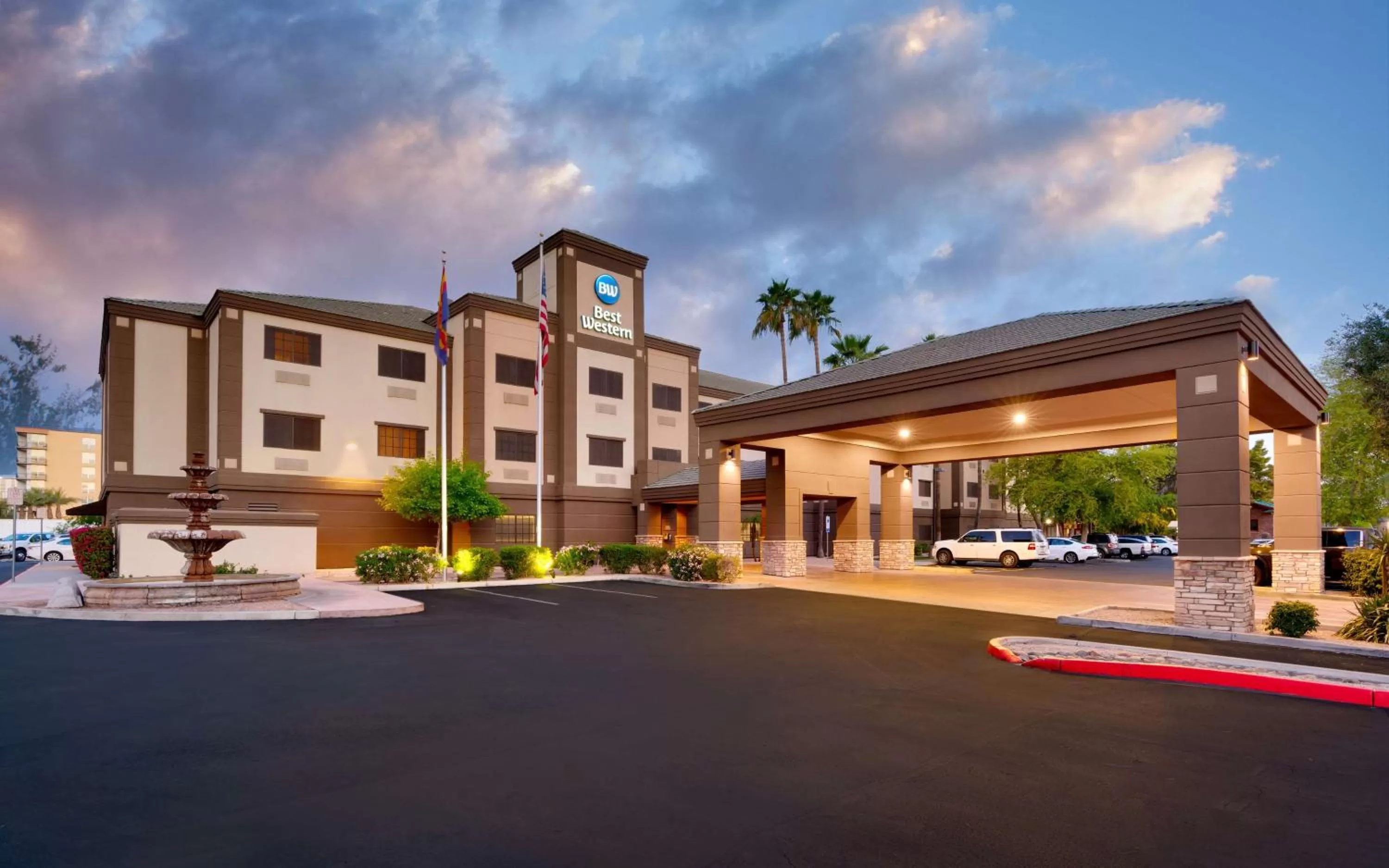 Property building in Best Western Downtown Phoenix