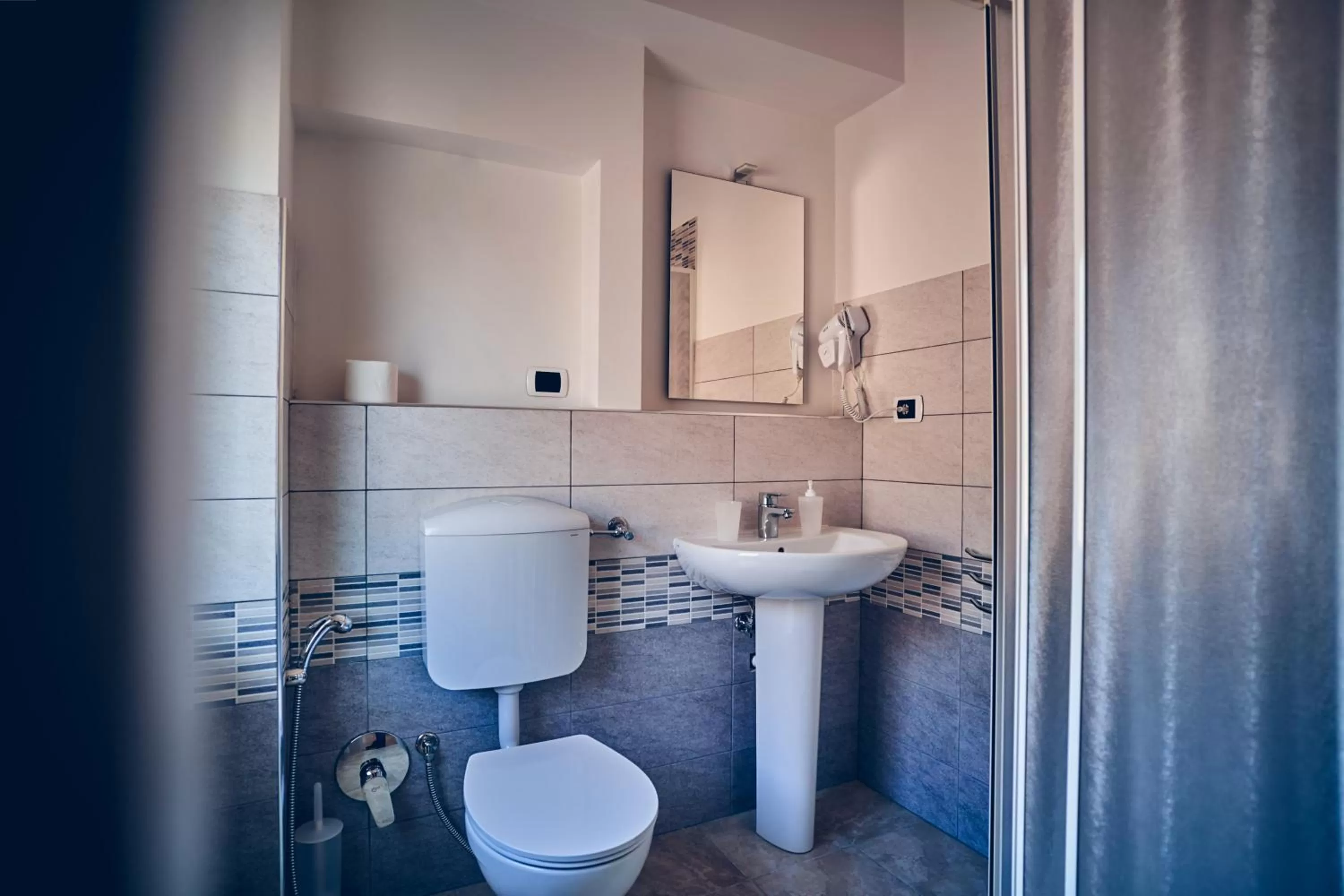 Toilet in Travelershome 7Metri Ciampino GuestHouse