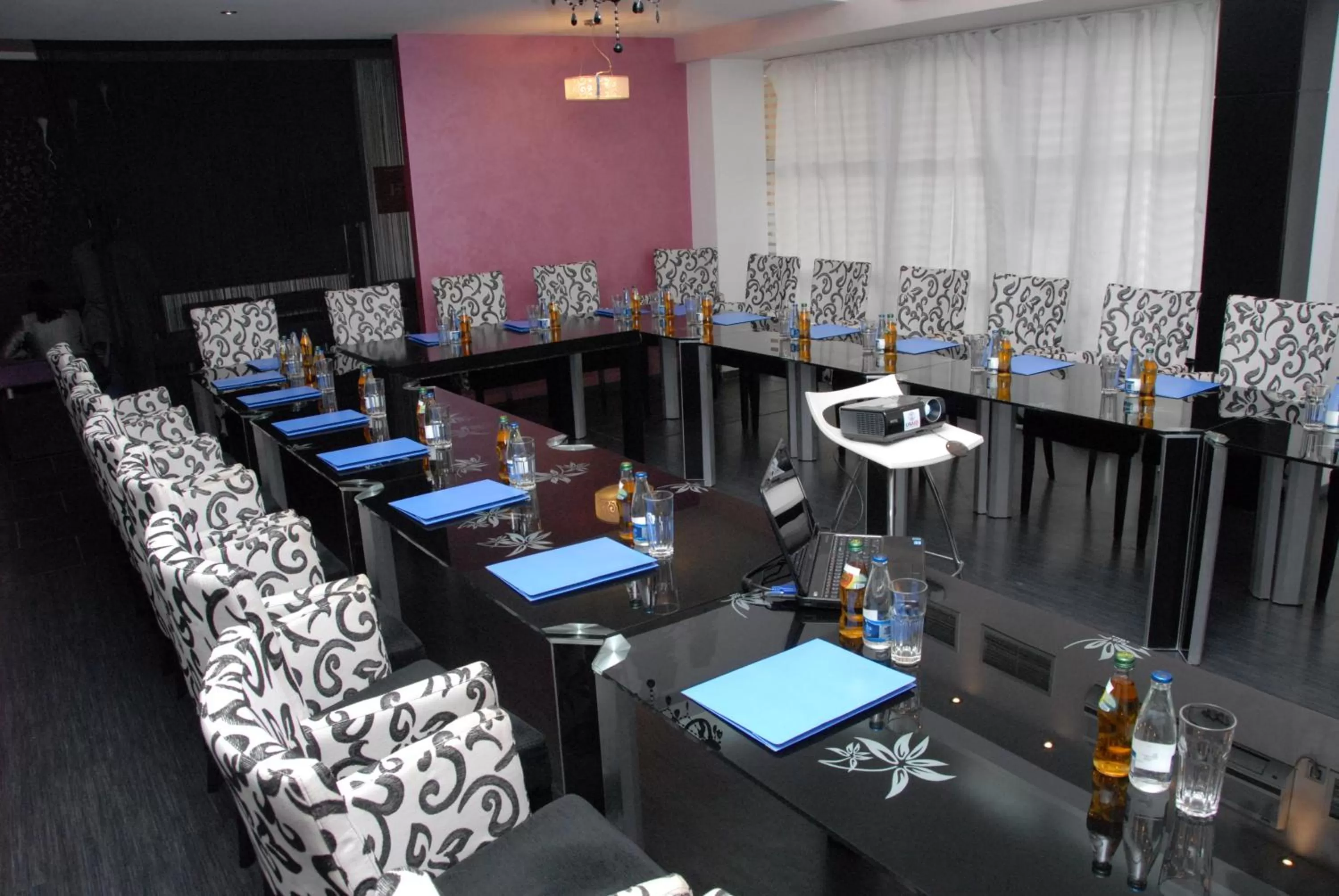 Business Area/Conference Room in B&B Rose