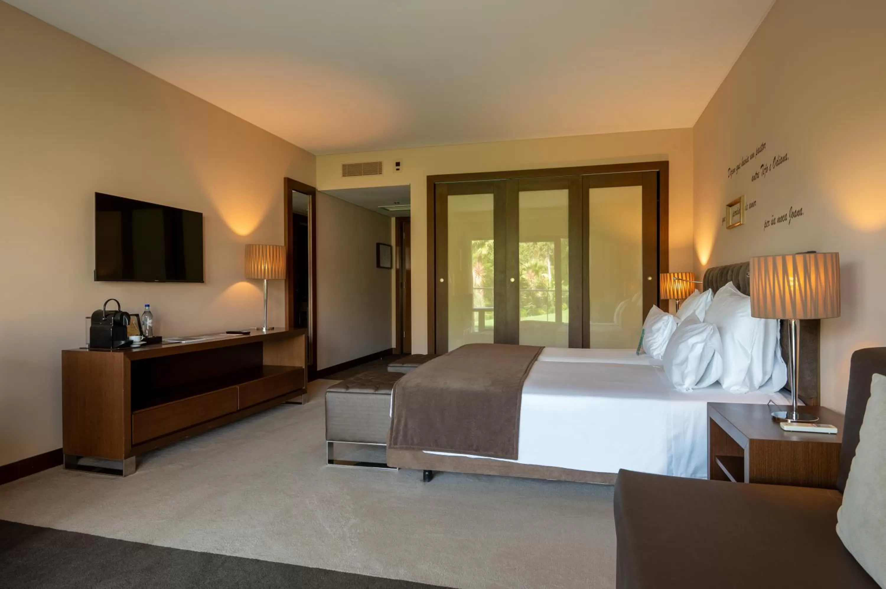 Bedroom, Bed in Vila Gale Collection Palácio dos Arcos