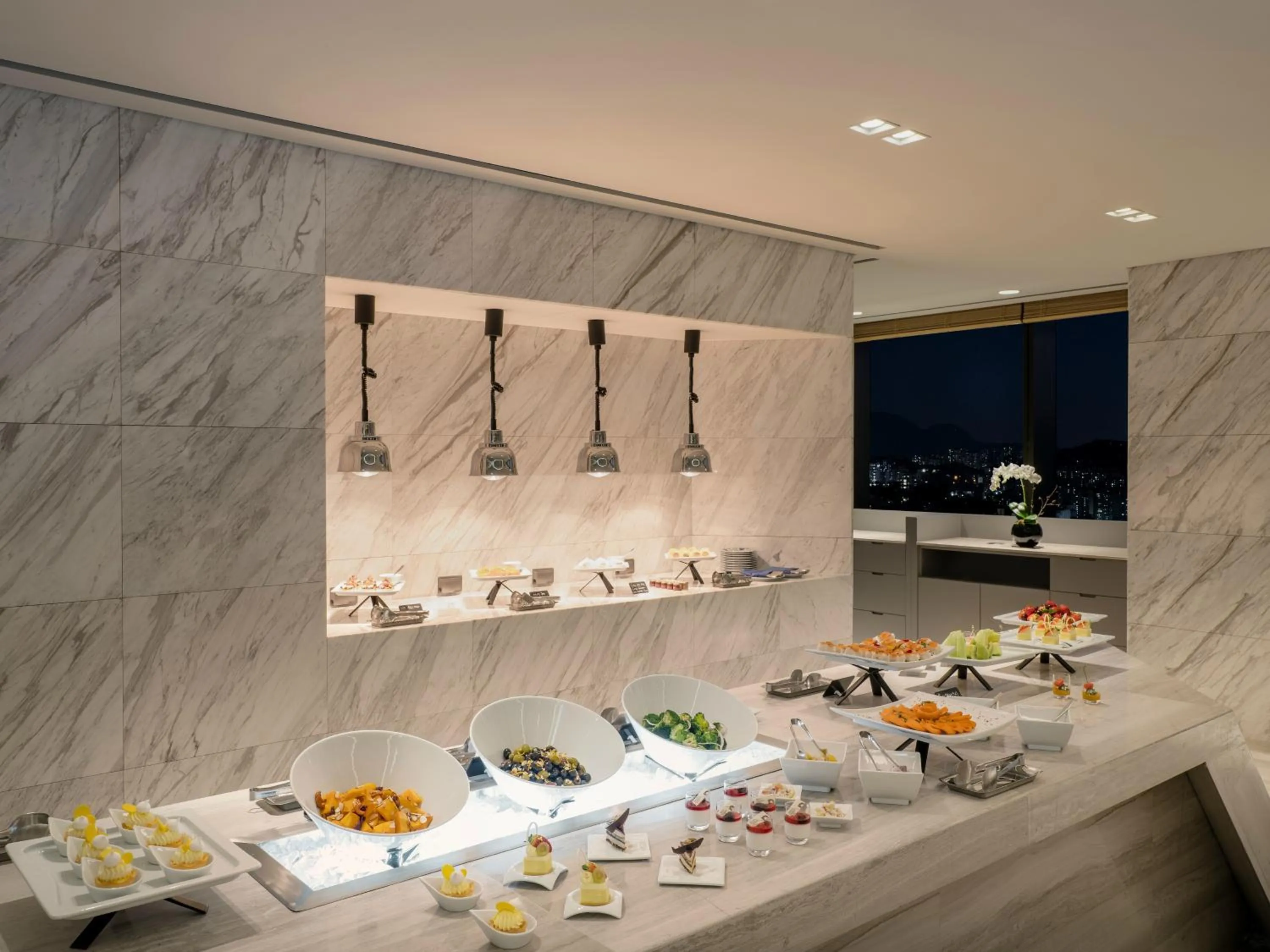 Lounge or bar in Novotel Ambassador Seoul Yongsan