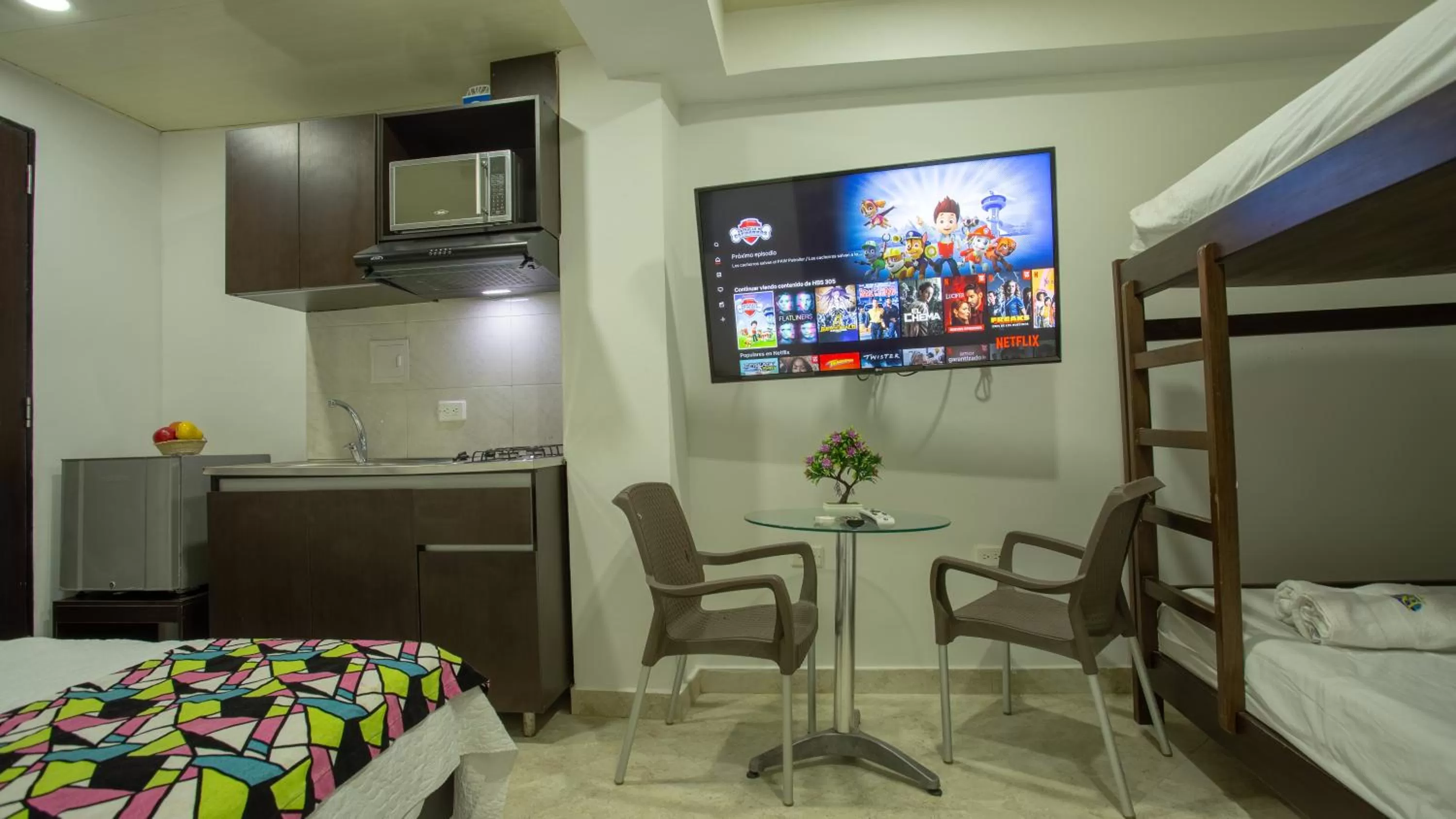 Decorative detail, Bed in Hollywood Beach Suite
