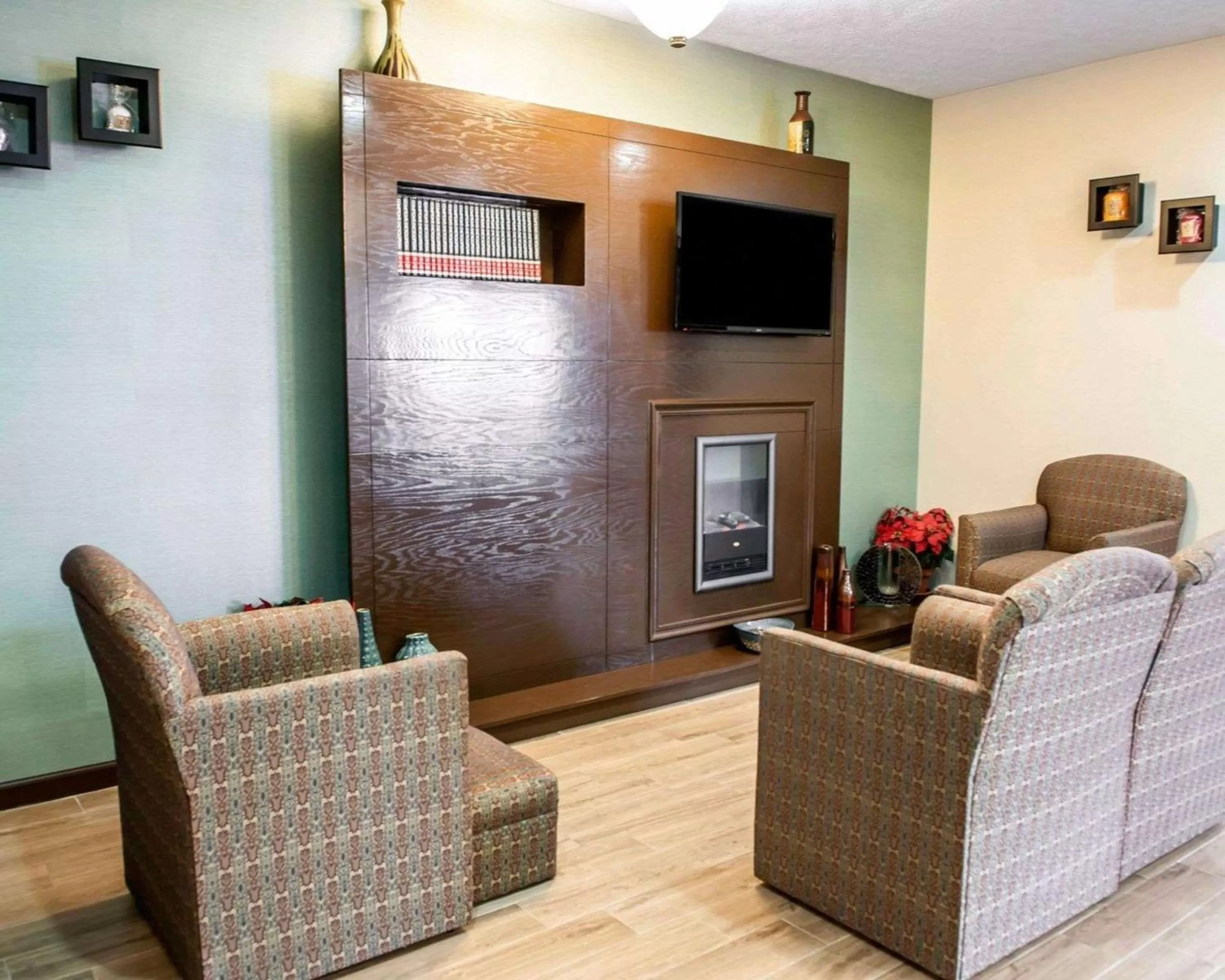 Lobby or reception in Baymont by Wyndham Richmond I-70