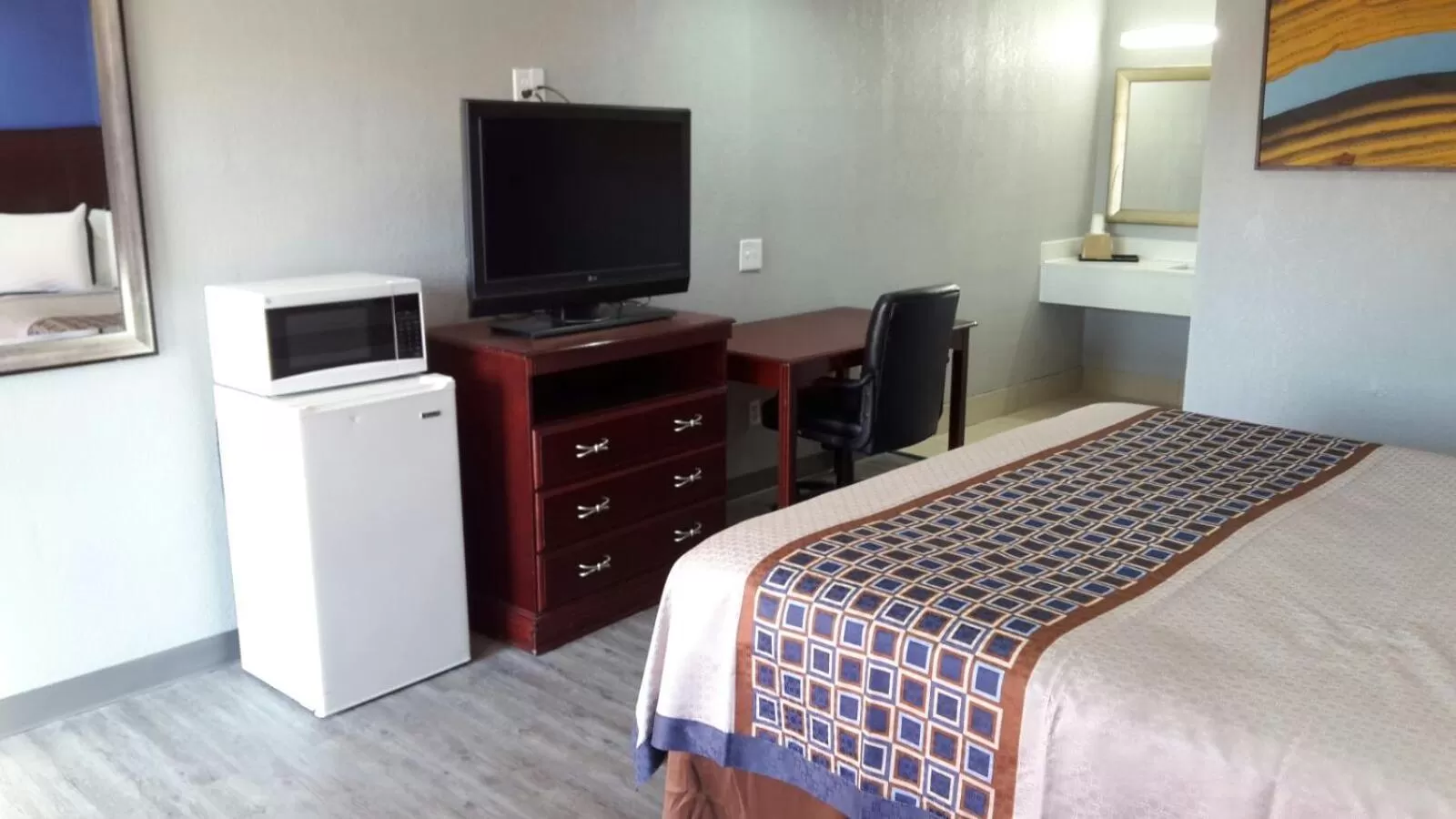 TV and multimedia, Bed in Paris Inn and Suites