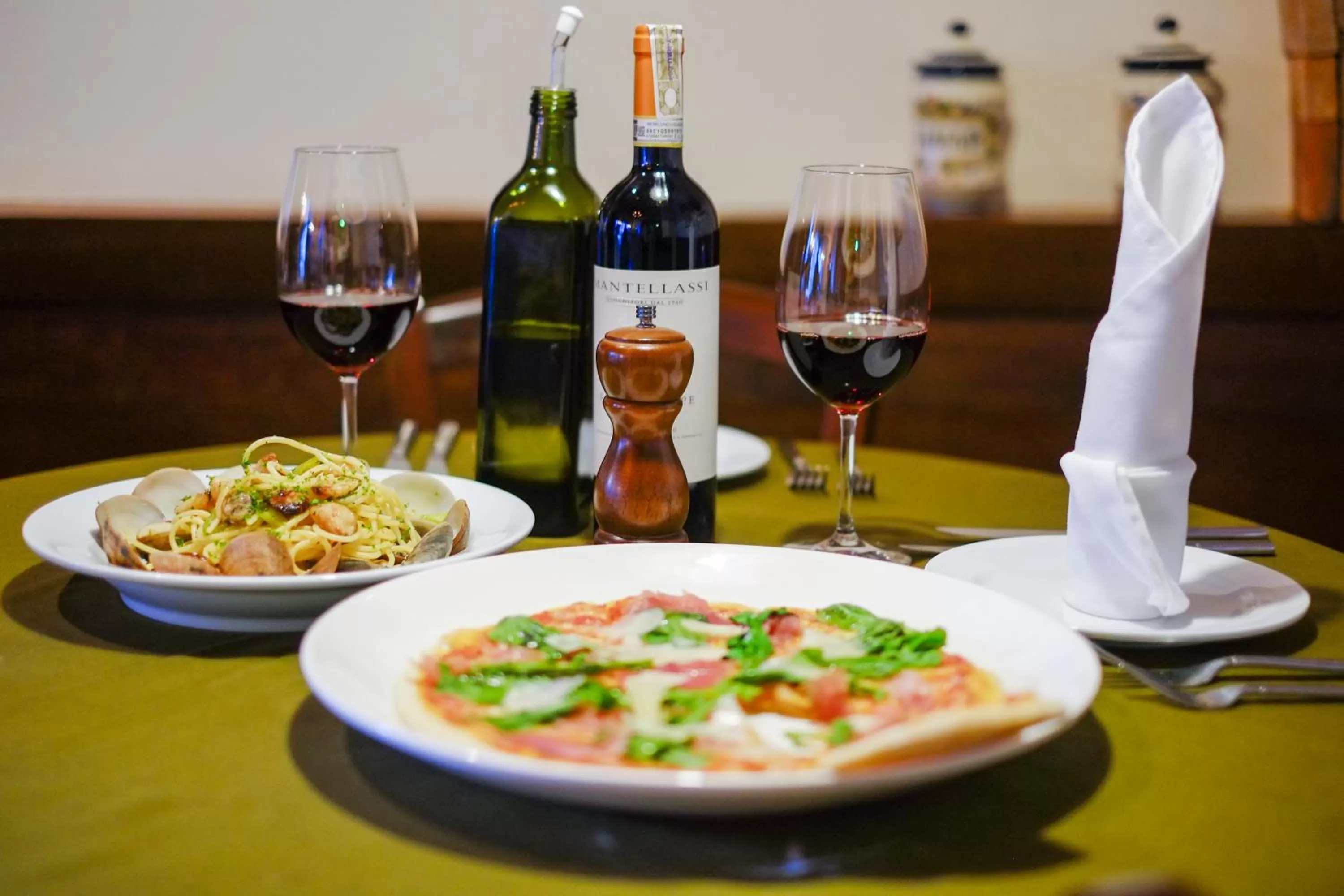 Restaurant/places to eat in The Alpha Suites