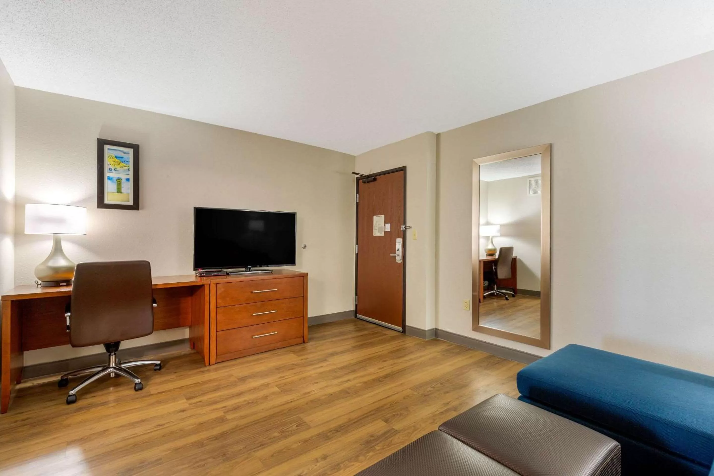 Photo of the whole room in Comfort Inn & Suites Milford