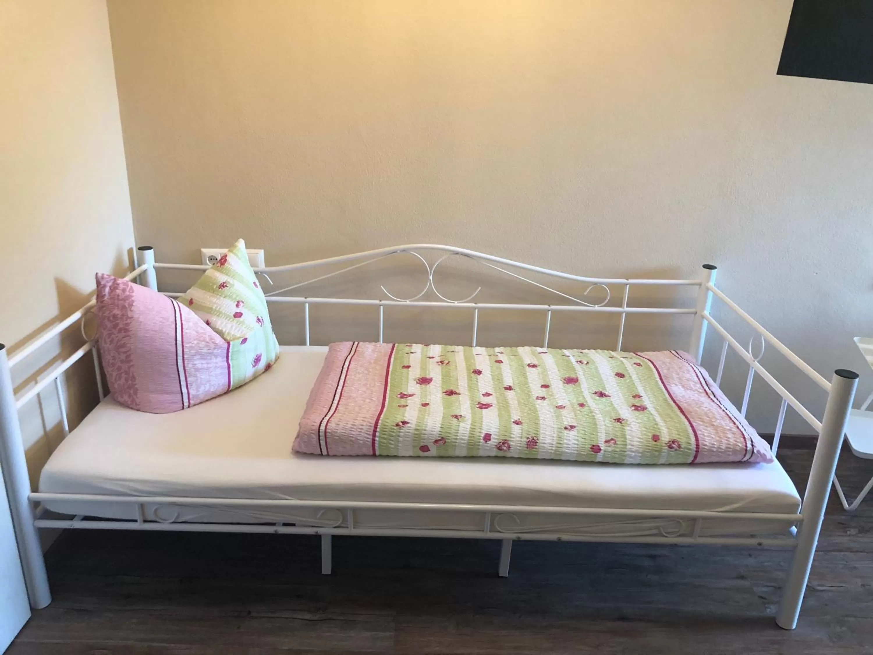 Photo of the whole room, Bed in Motel Füssen im Allgäu