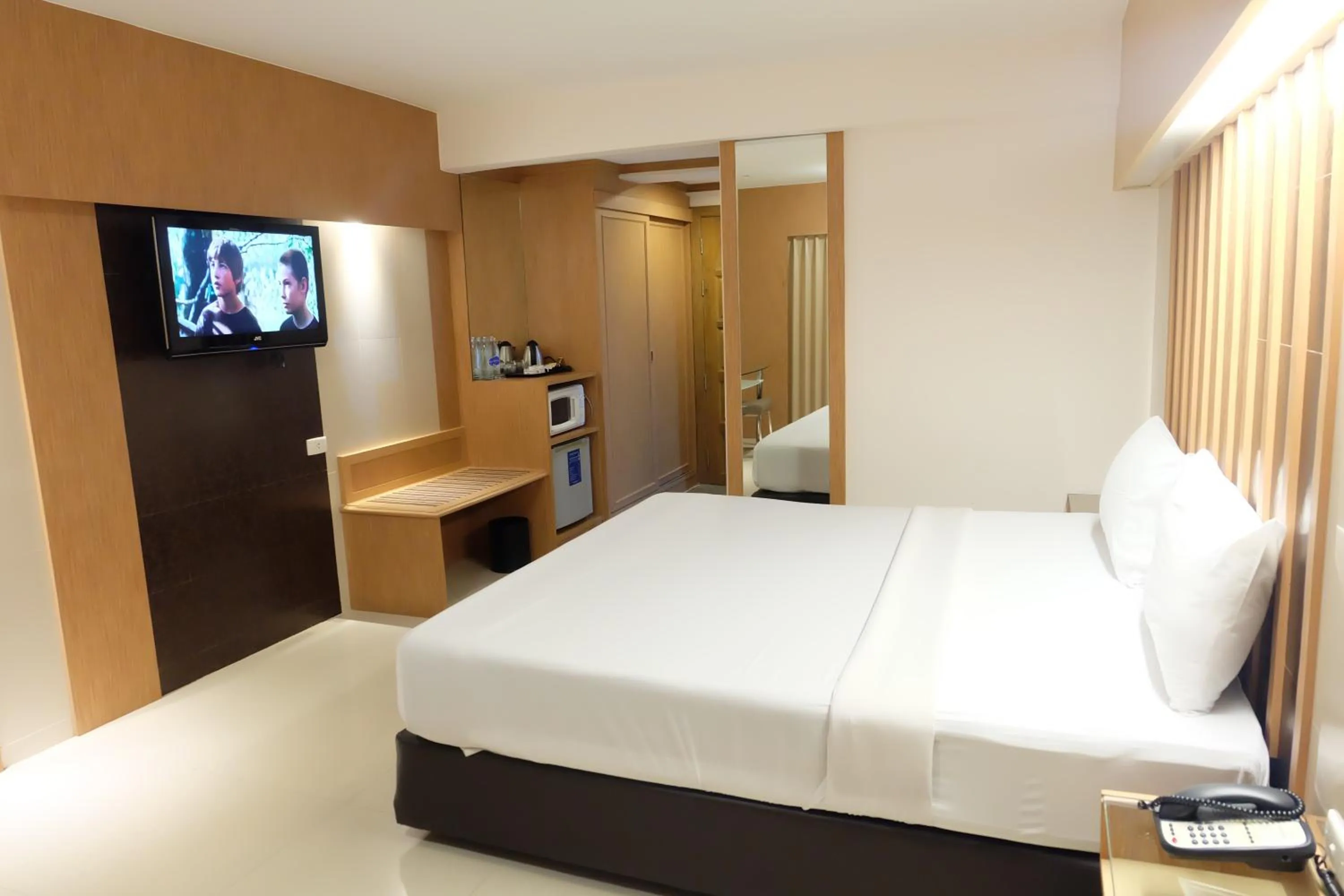 Photo of the whole room, Bed in Golden City Rayong Hotel