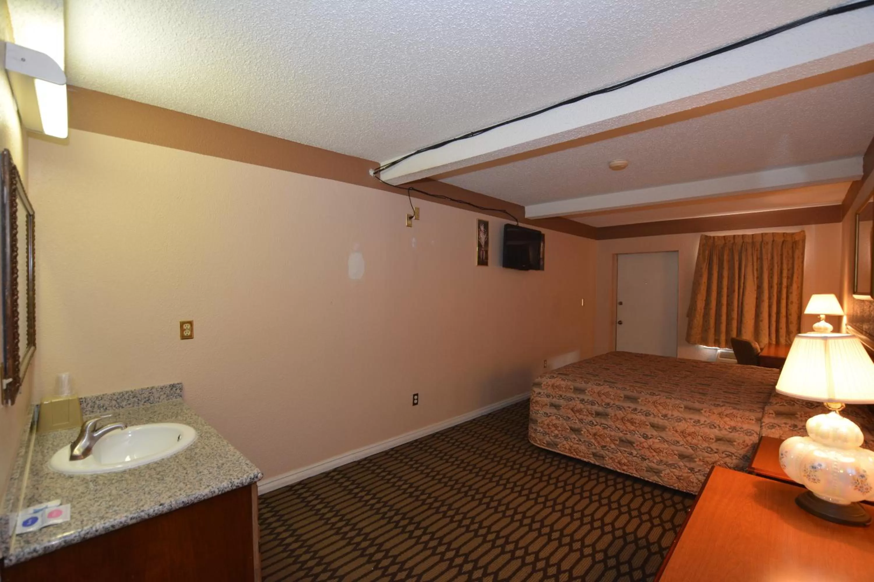 Bedroom, Bed in Newcastle Motel