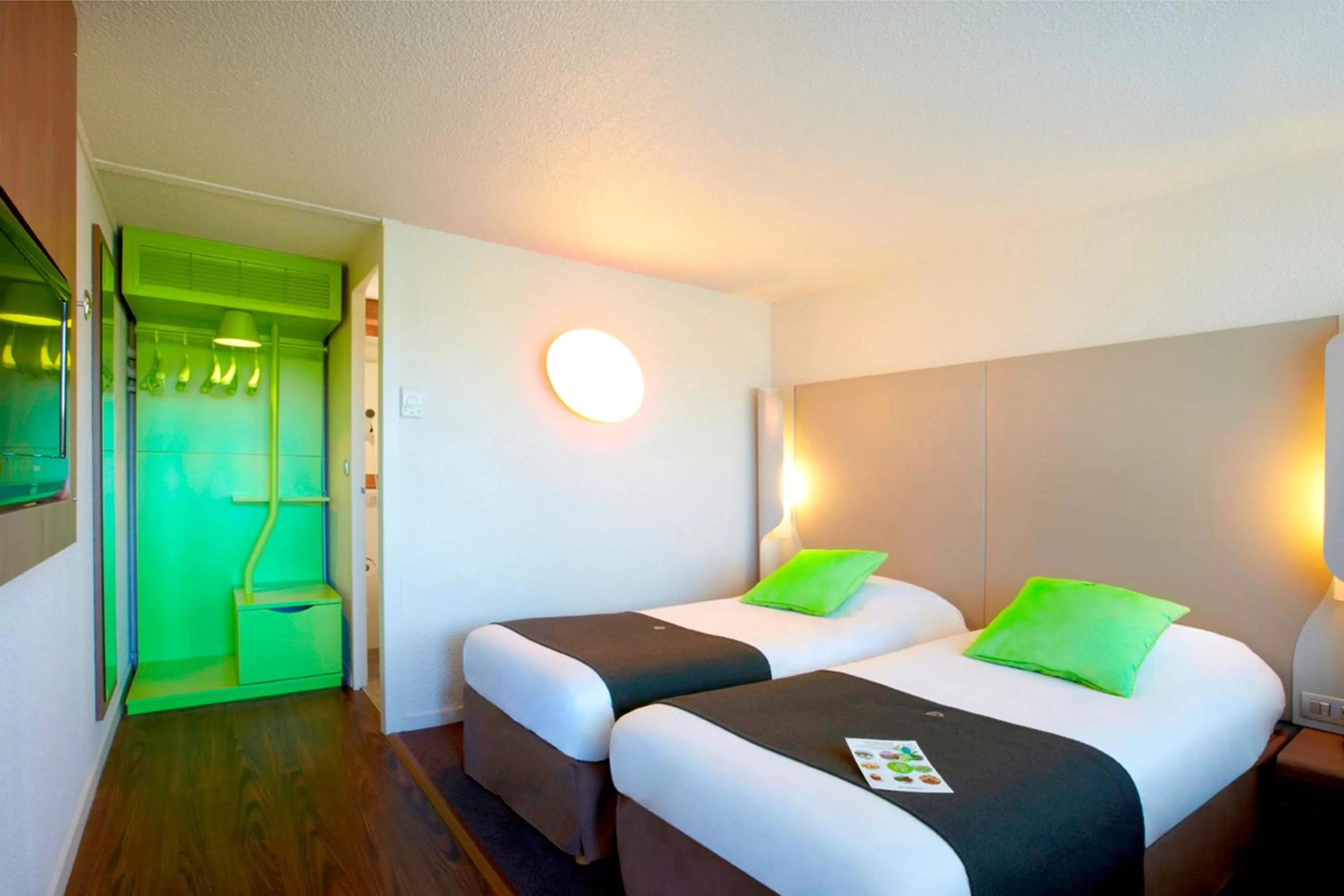Twin Room in Campanile Clermont-Ferrand ~ Riom