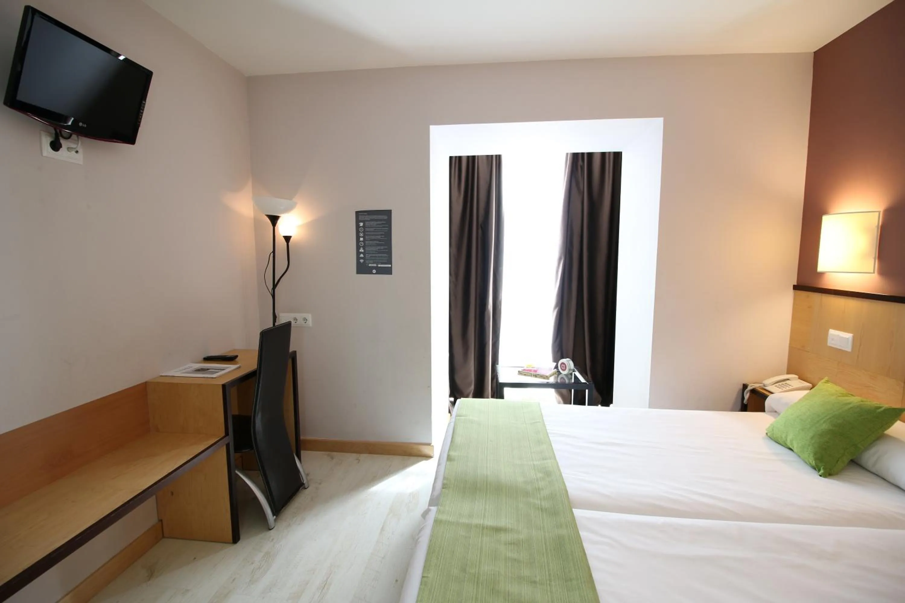 Bed in Hotel Alda Entrearcos