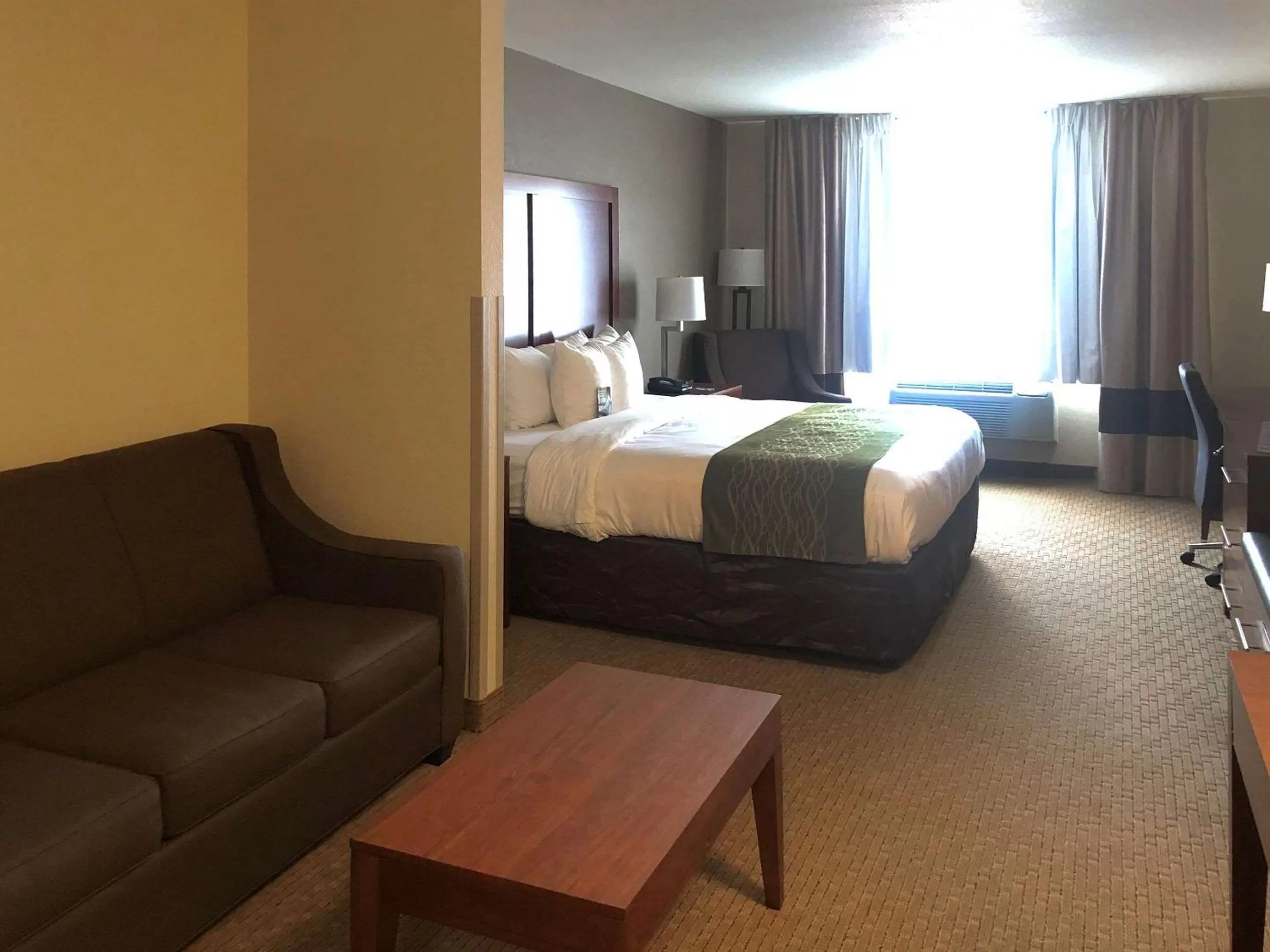 Photo of the whole room, Bed in Comfort Inn & Suites