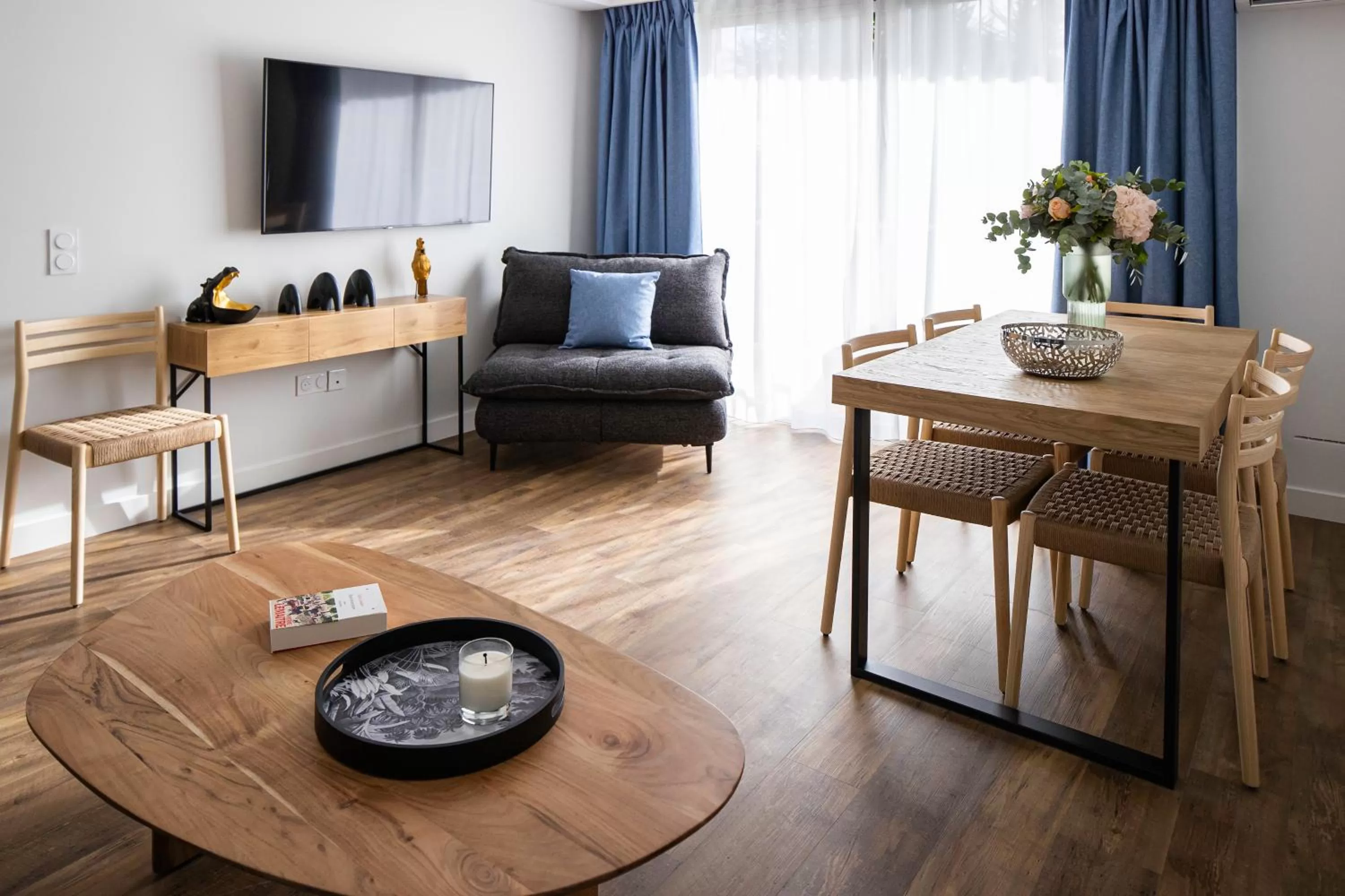 Living room in Résidence Carlton - Rénovée avec Piscine