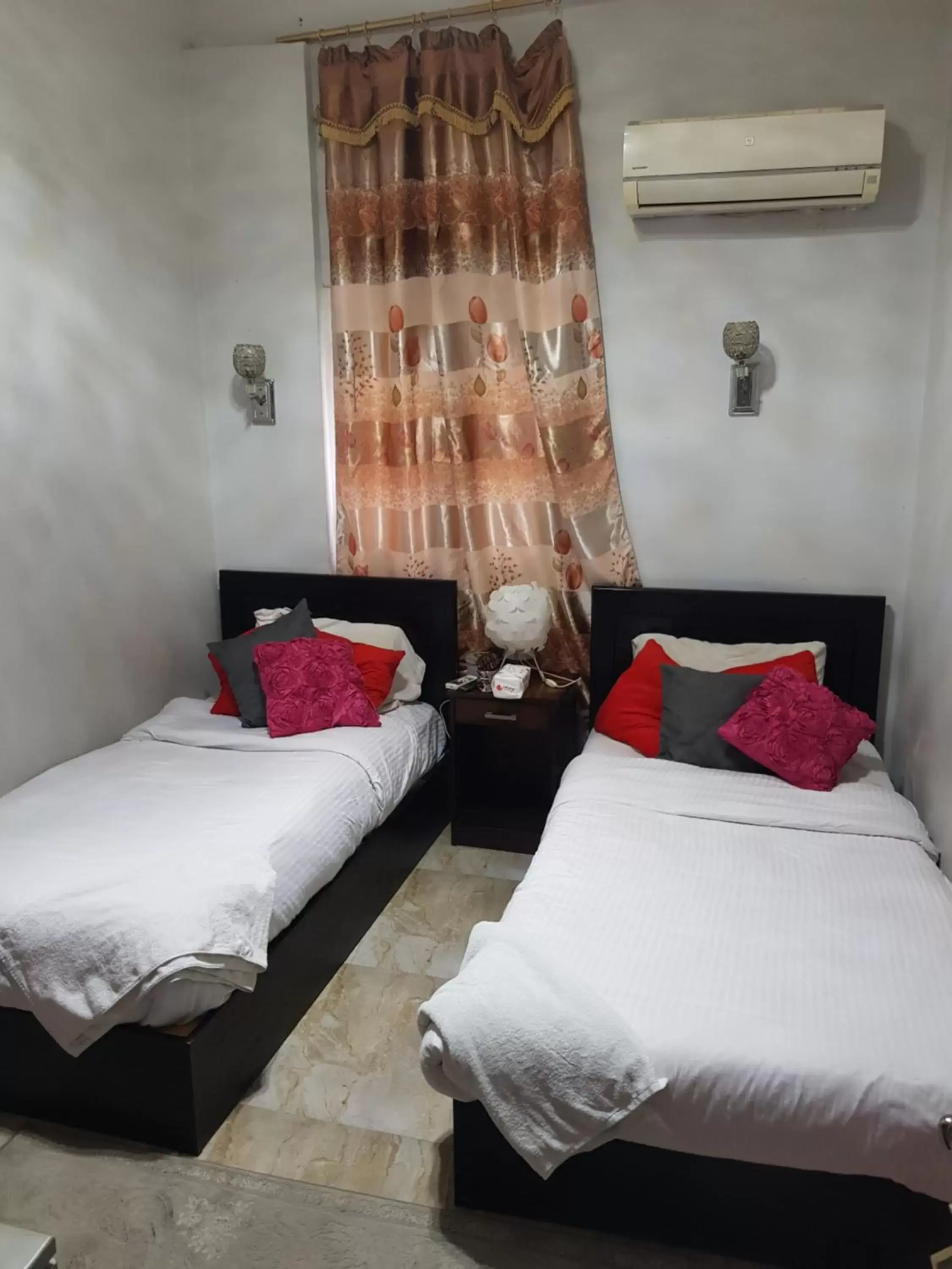 Twin Room with Bathroom in Downtown Inn Twin Room with Bathroom in Downtown Inn