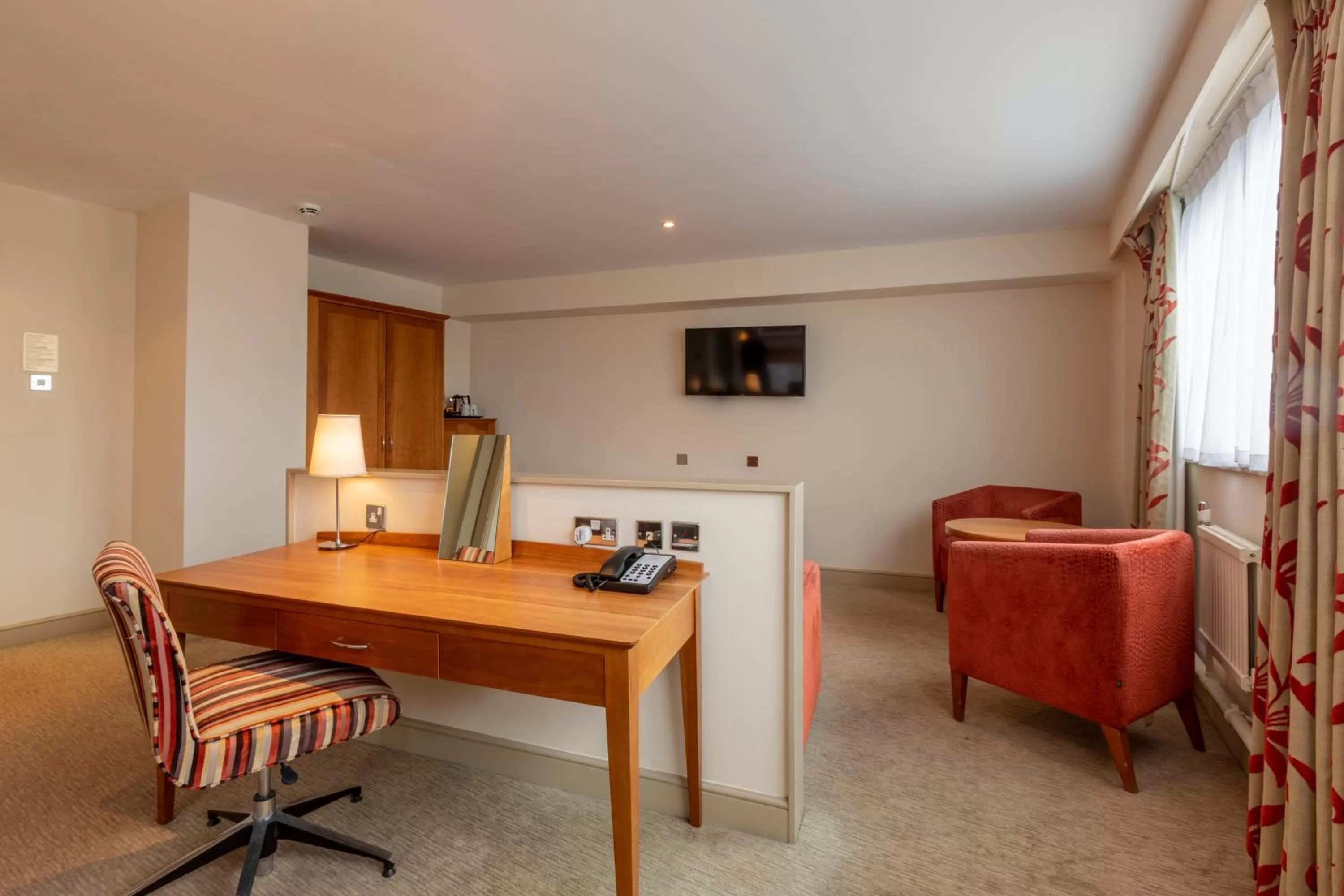 Seating Area in Birmingham Strathallan Hotel, BW Signature Collection