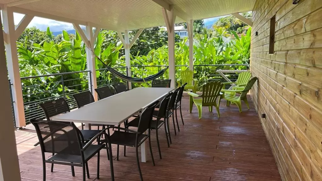 Patio in Les Gîtes de la Lézarde