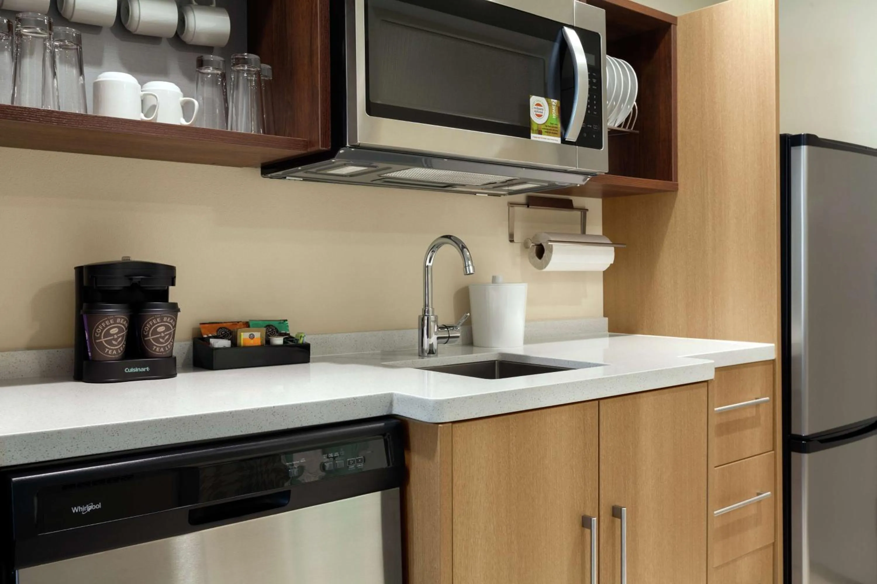 Kitchen or kitchenette in Home2 Suites By Hilton Sarasota Bradenton Airport