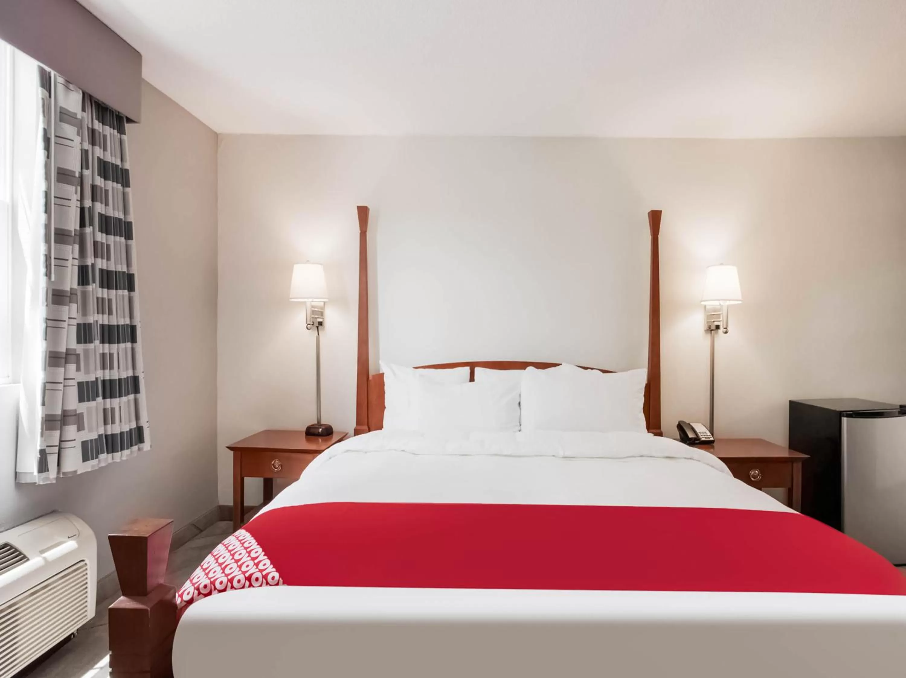 Bedroom in Days Inn by Wyndham Conneaut